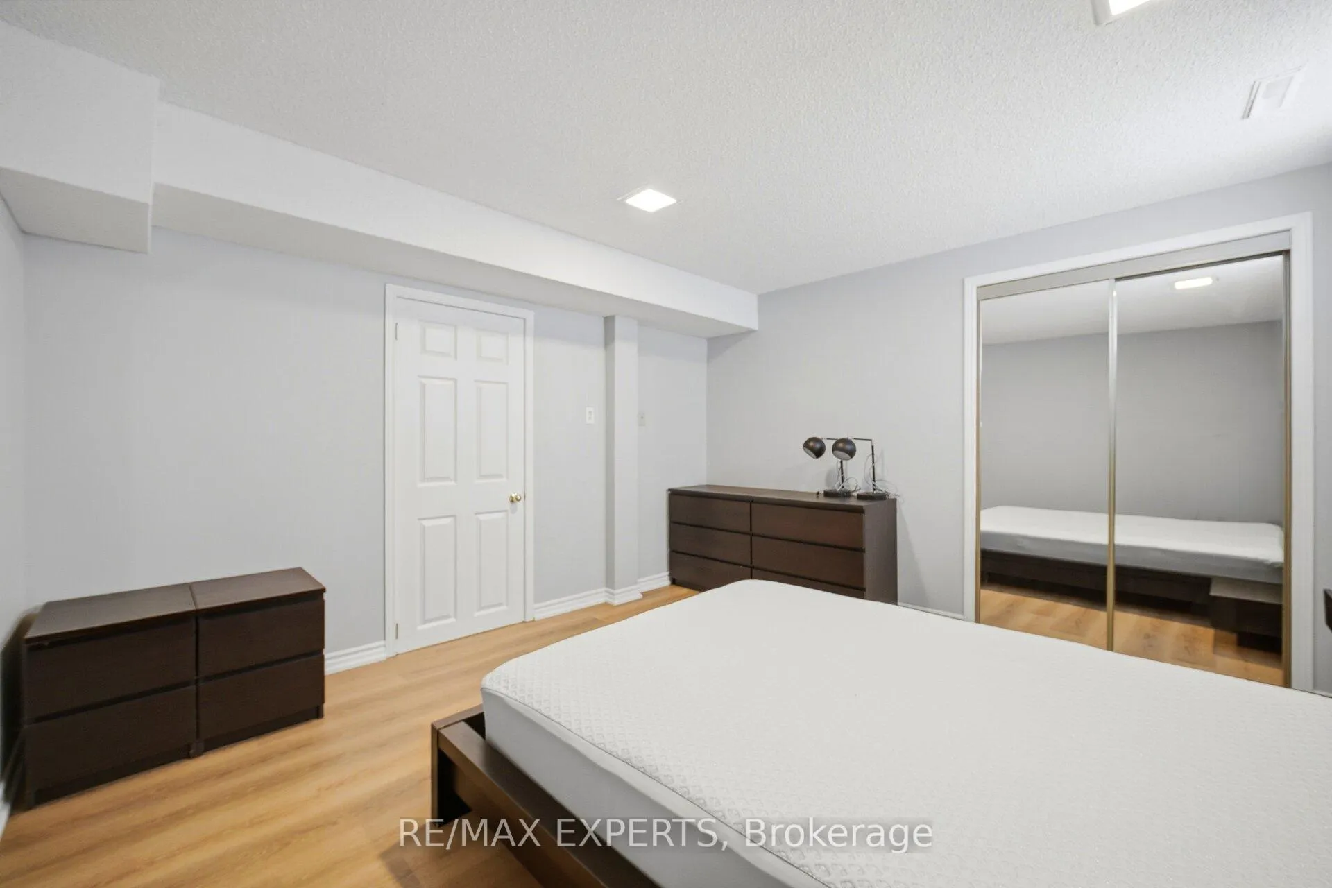 Photo 43 of 479 Louis Drive, Mississauga, Cooksville — HOMEH