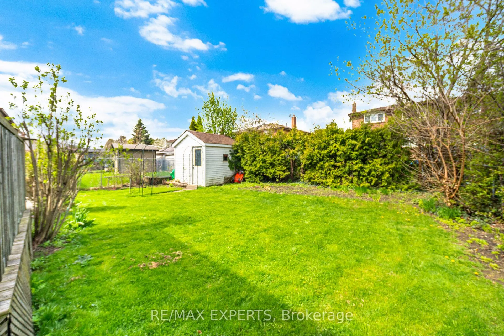Photo 49 of 479 Louis Drive, Mississauga, Cooksville — HOMEH