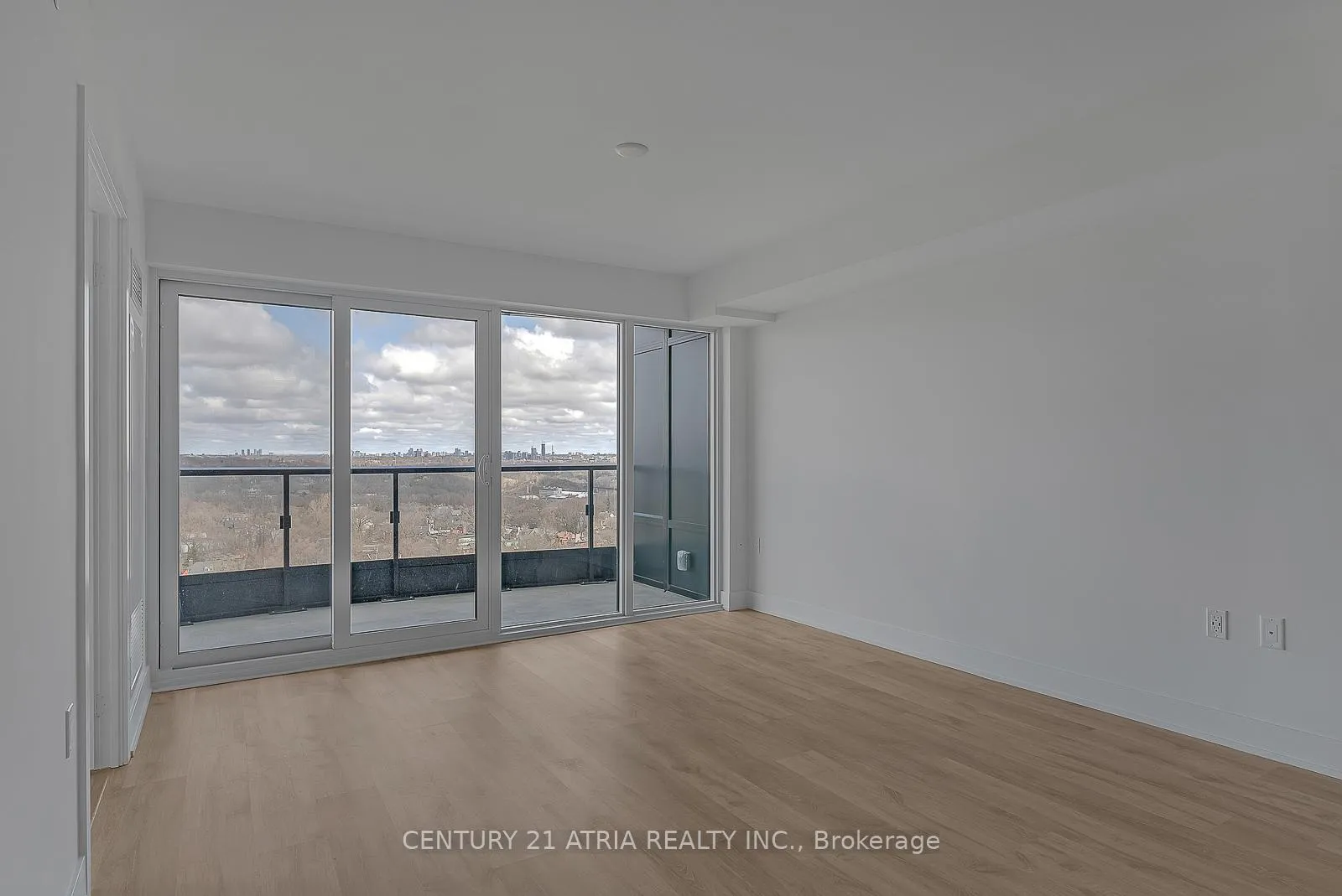 Photo 7 of Unit 1923, 585 Bloorr Street E, Toronto, North St. James Town — HOMEH