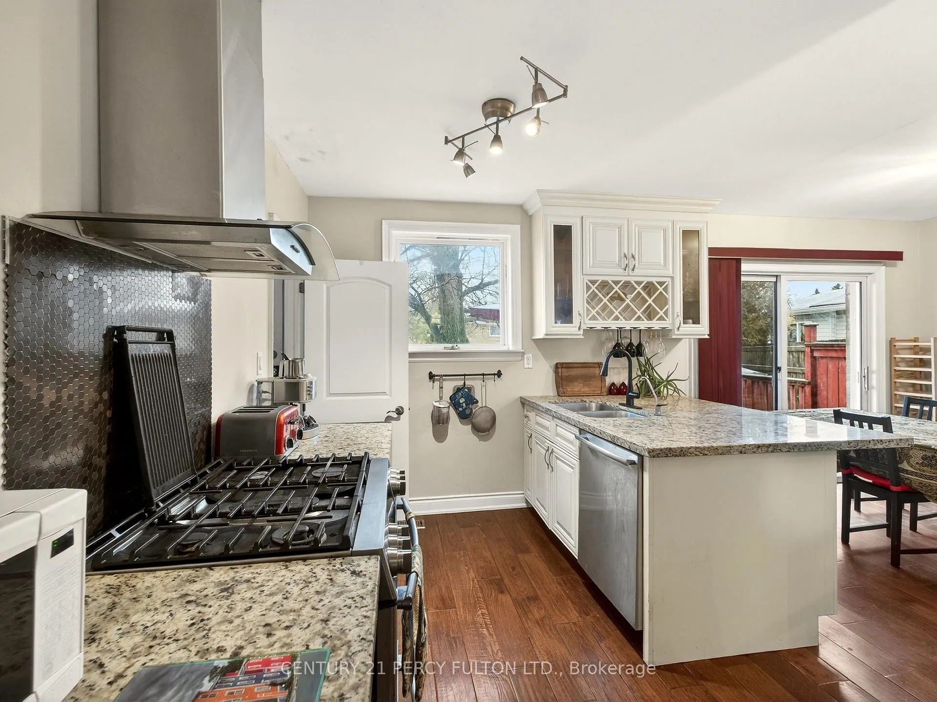 Photo 8 of 840 Bem Avenue, Pickering, Bay Ridges — HOMEH