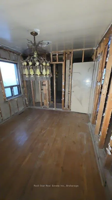 Photo 3 of 12 Holmesdale Road, Toronto, Caledonia-Fairbank — HOMEH