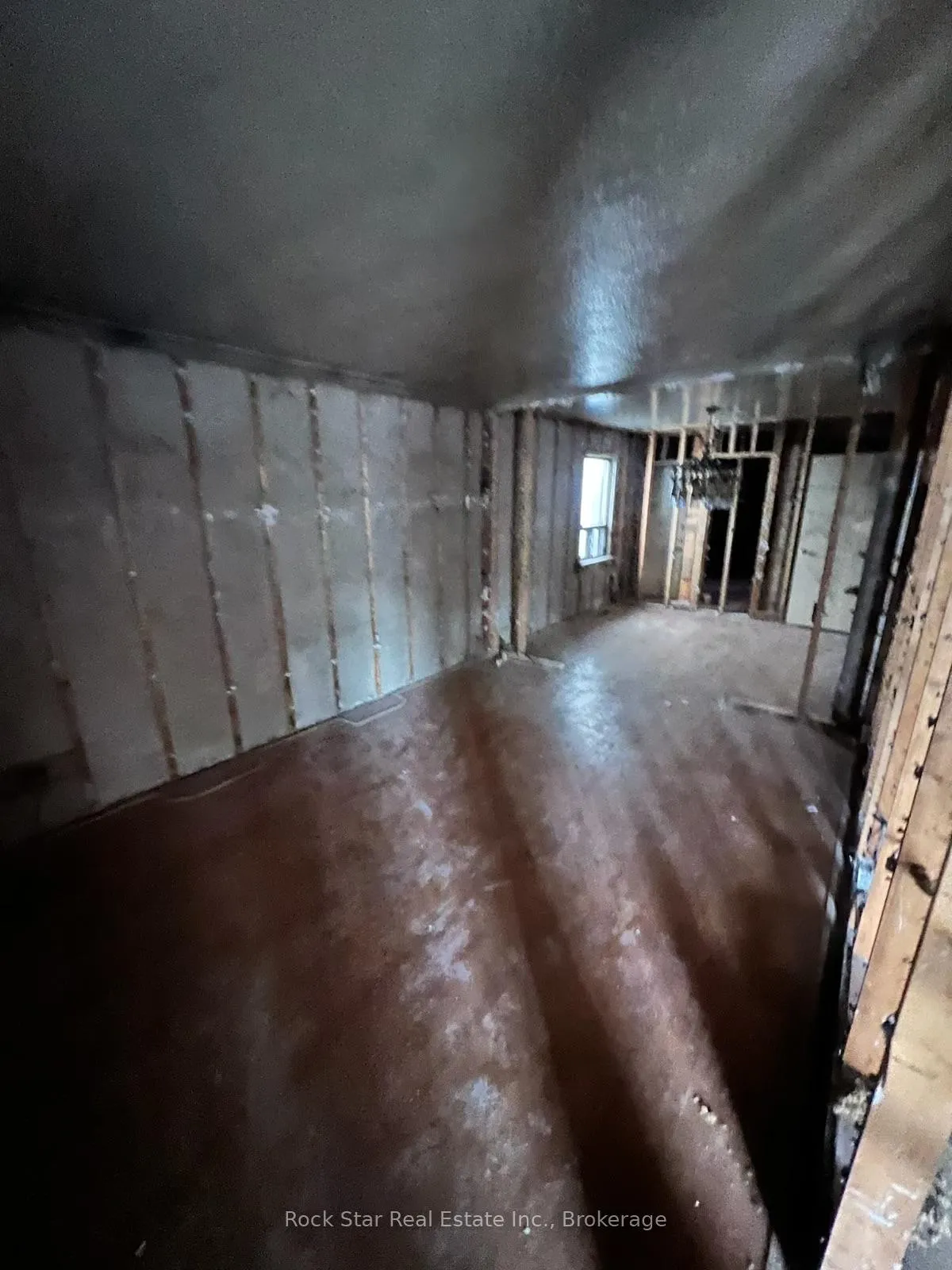 Photo 4 of 12 Holmesdale Road, Toronto, Caledonia-Fairbank — HOMEH