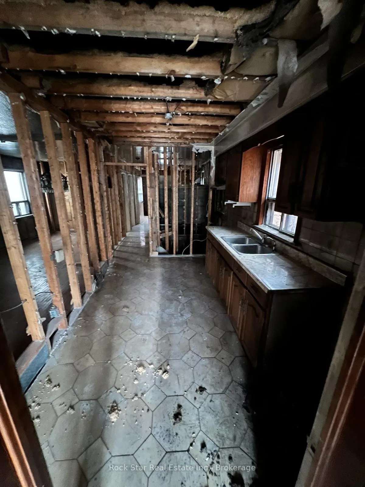 Photo 6 of 12 Holmesdale Road, Toronto, Caledonia-Fairbank — HOMEH