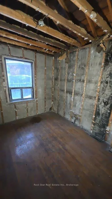 Photo 7 of 12 Holmesdale Road, Toronto, Caledonia-Fairbank — HOMEH