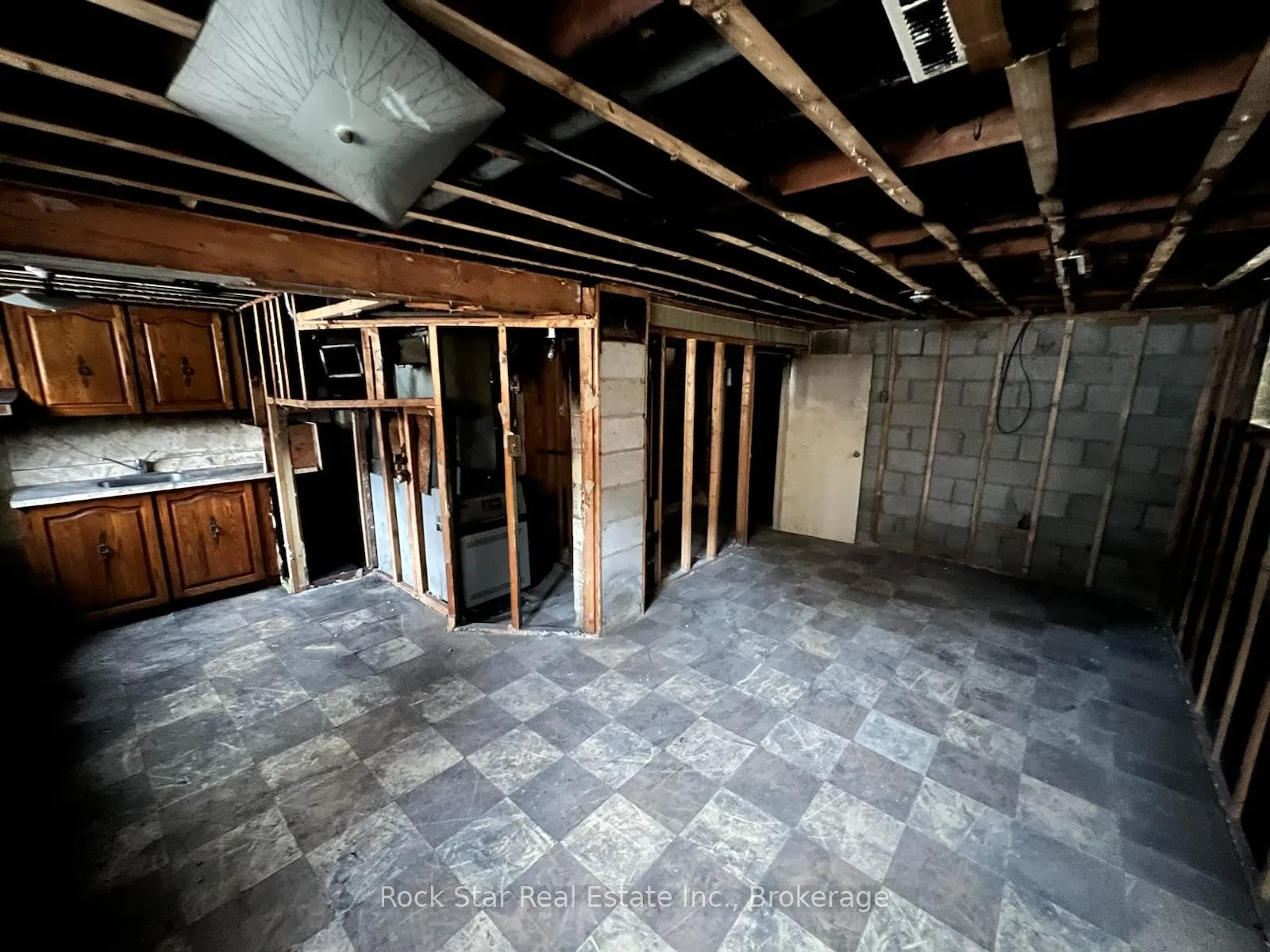 Photo 12 of 12 Holmesdale Road, Toronto, Caledonia-Fairbank — HOMEH