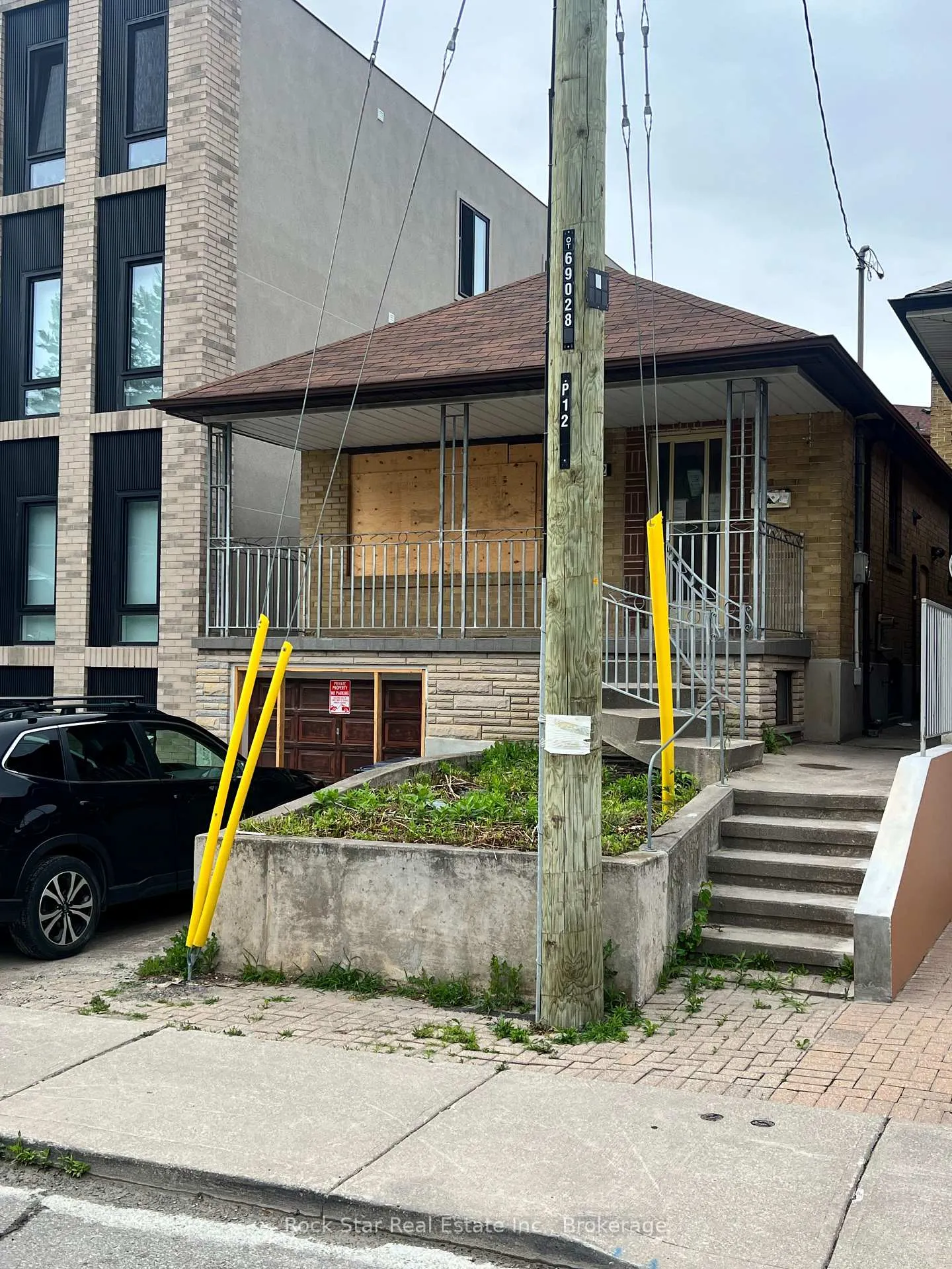 Photo 20 of 12 Holmesdale Road, Toronto, Caledonia-Fairbank — HOMEH