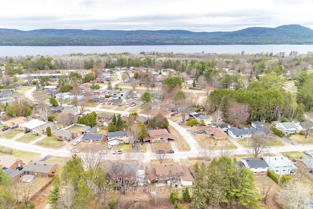 Photo 40 of 51 Frontenac Crescent, Deep River — HOMEH