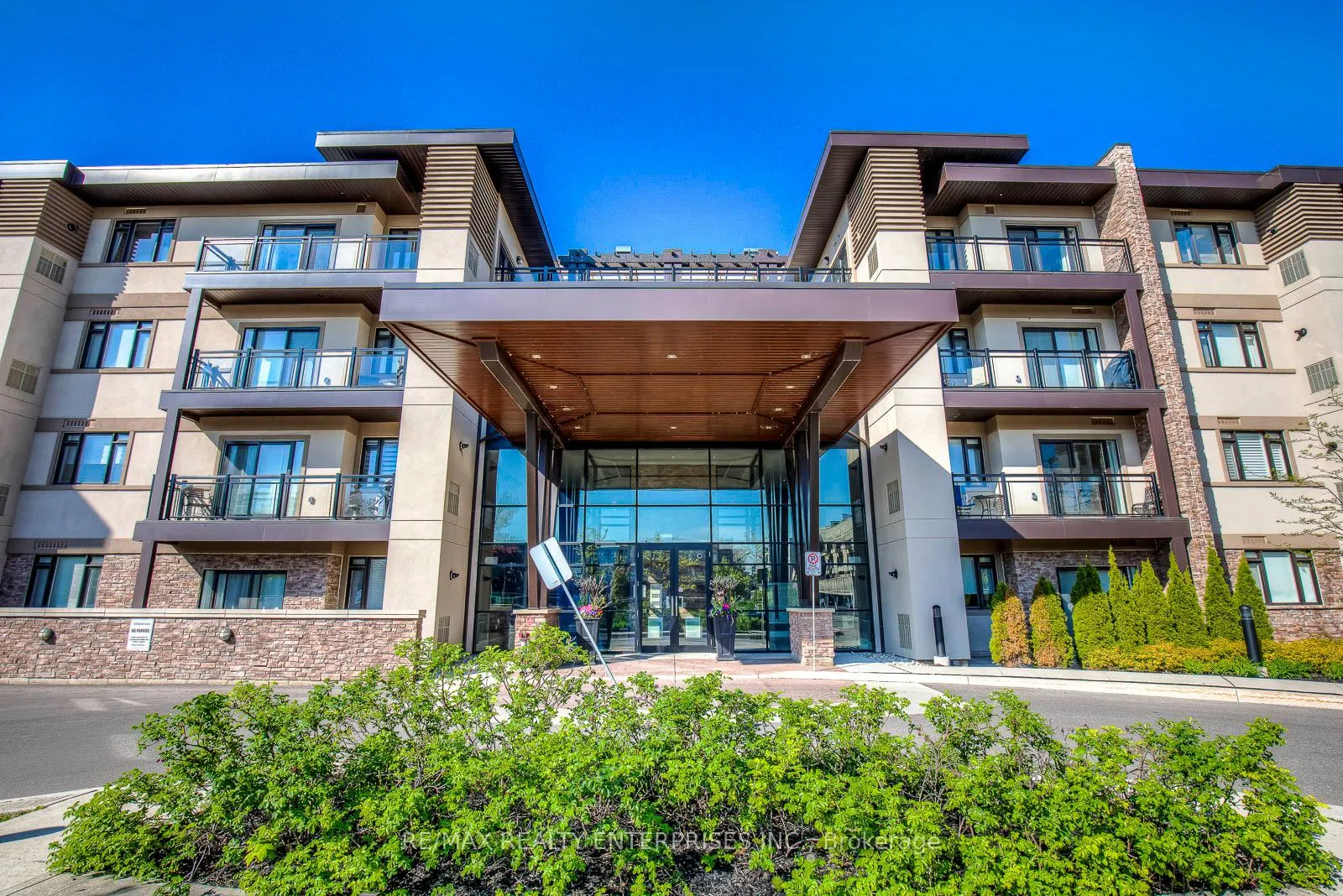 Photo 3 of Unit 202, 128 Garden Drive, Oakville, Central — HOMEH