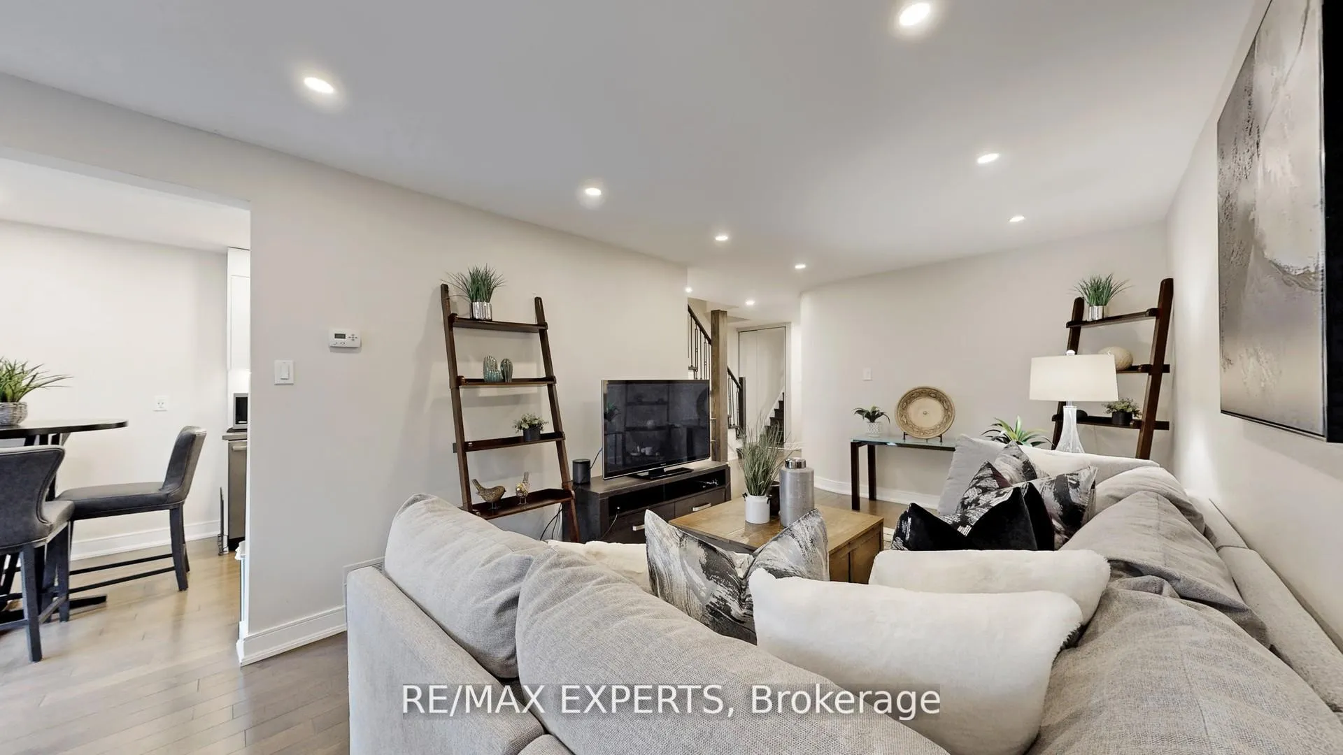 Photo 4 of 562 Tara Hill Circle, Aurora, Aurora Village — HOMEH