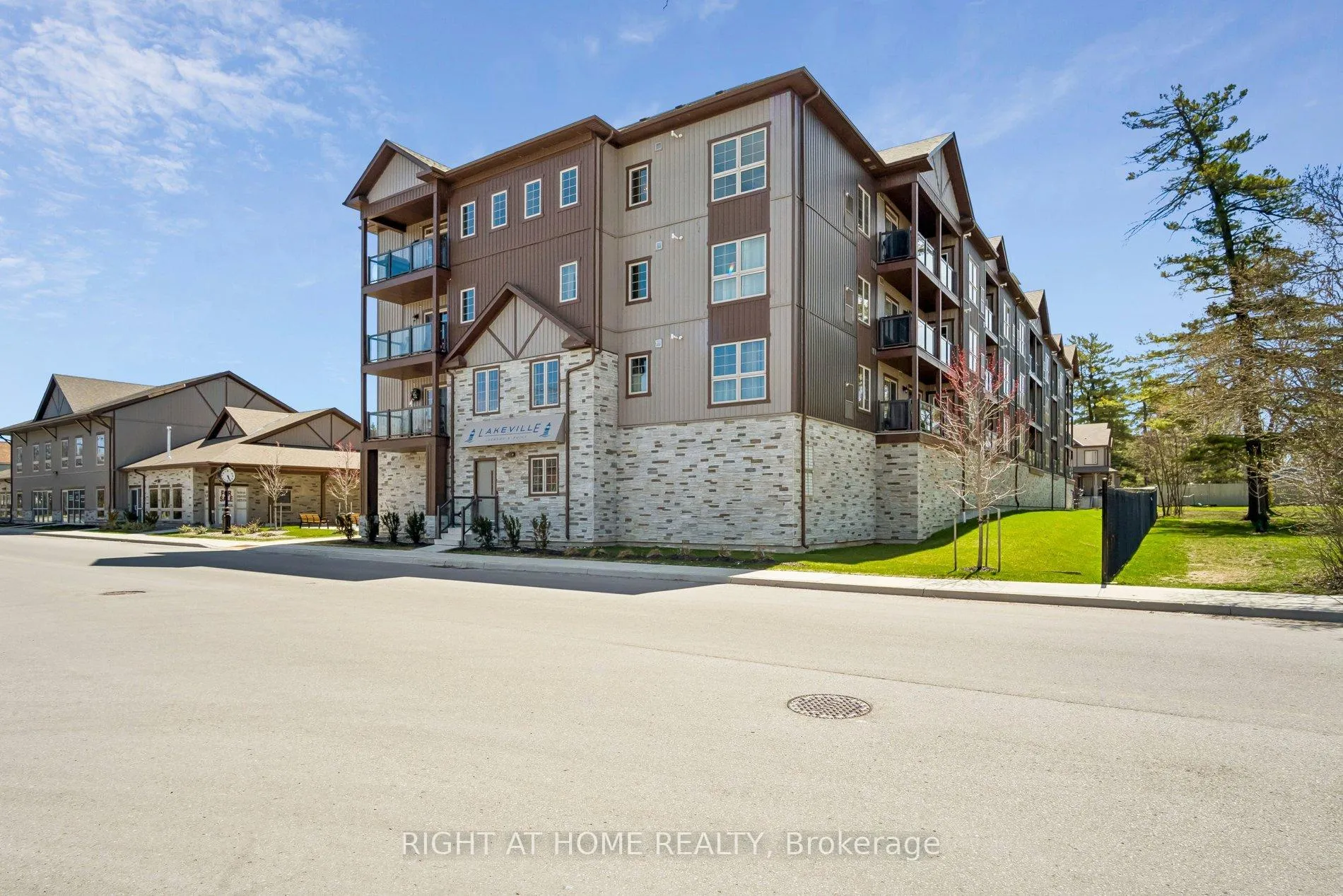 Photo 1 of Unit 406, 110 Grew Boulevard, Georgina, Sutton & Jackson's Point — HOMEH
