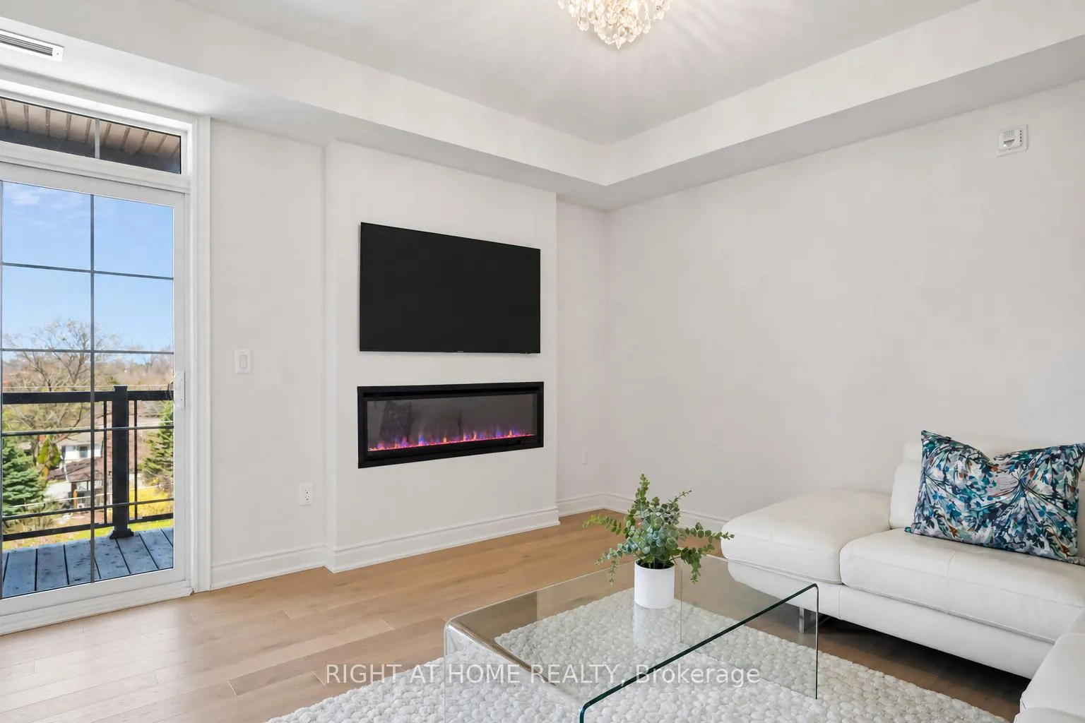 Photo 4 of Unit 406, 110 Grew Boulevard, Georgina, Sutton & Jackson's Point — HOMEH