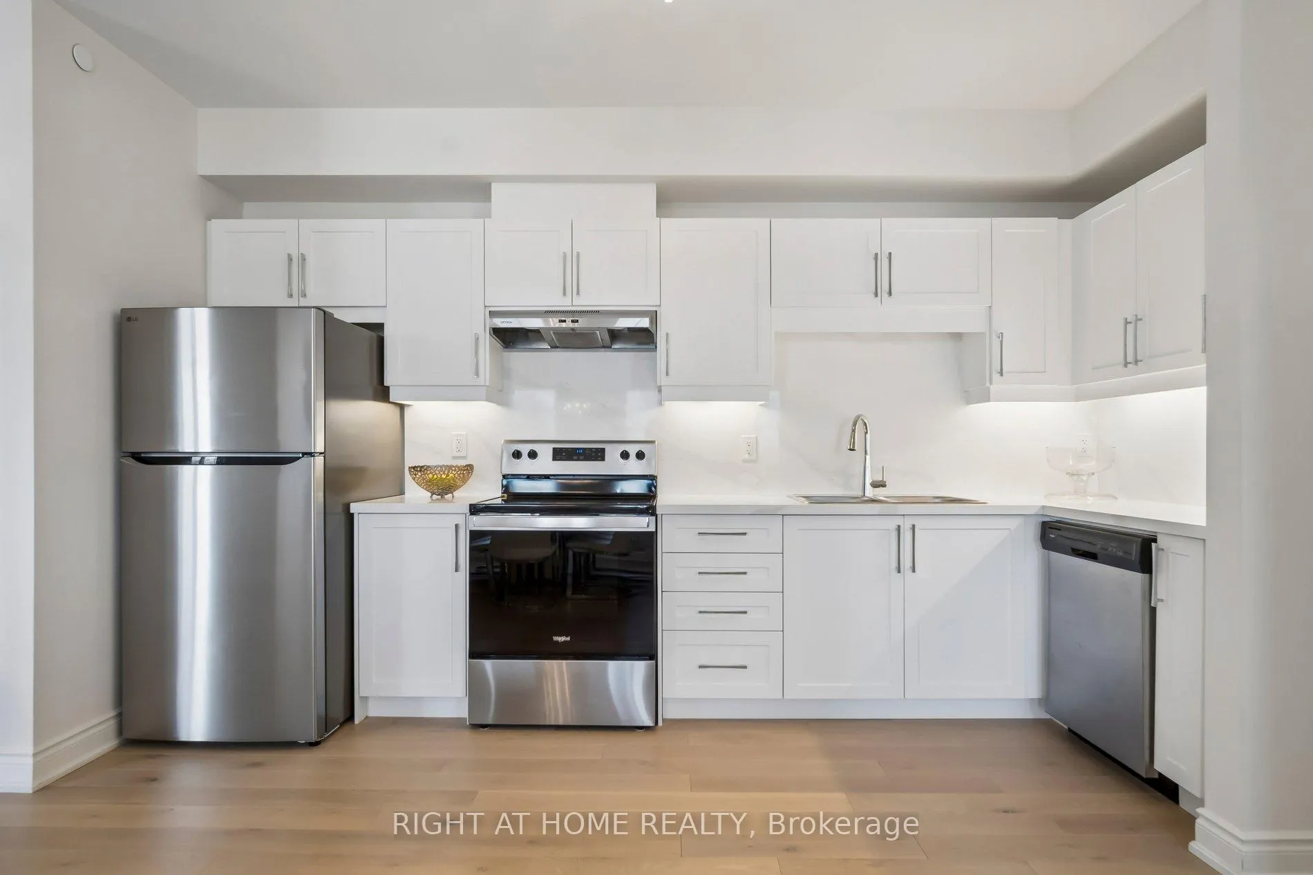 Photo 7 of Unit 406, 110 Grew Boulevard, Georgina, Sutton & Jackson's Point — HOMEH
