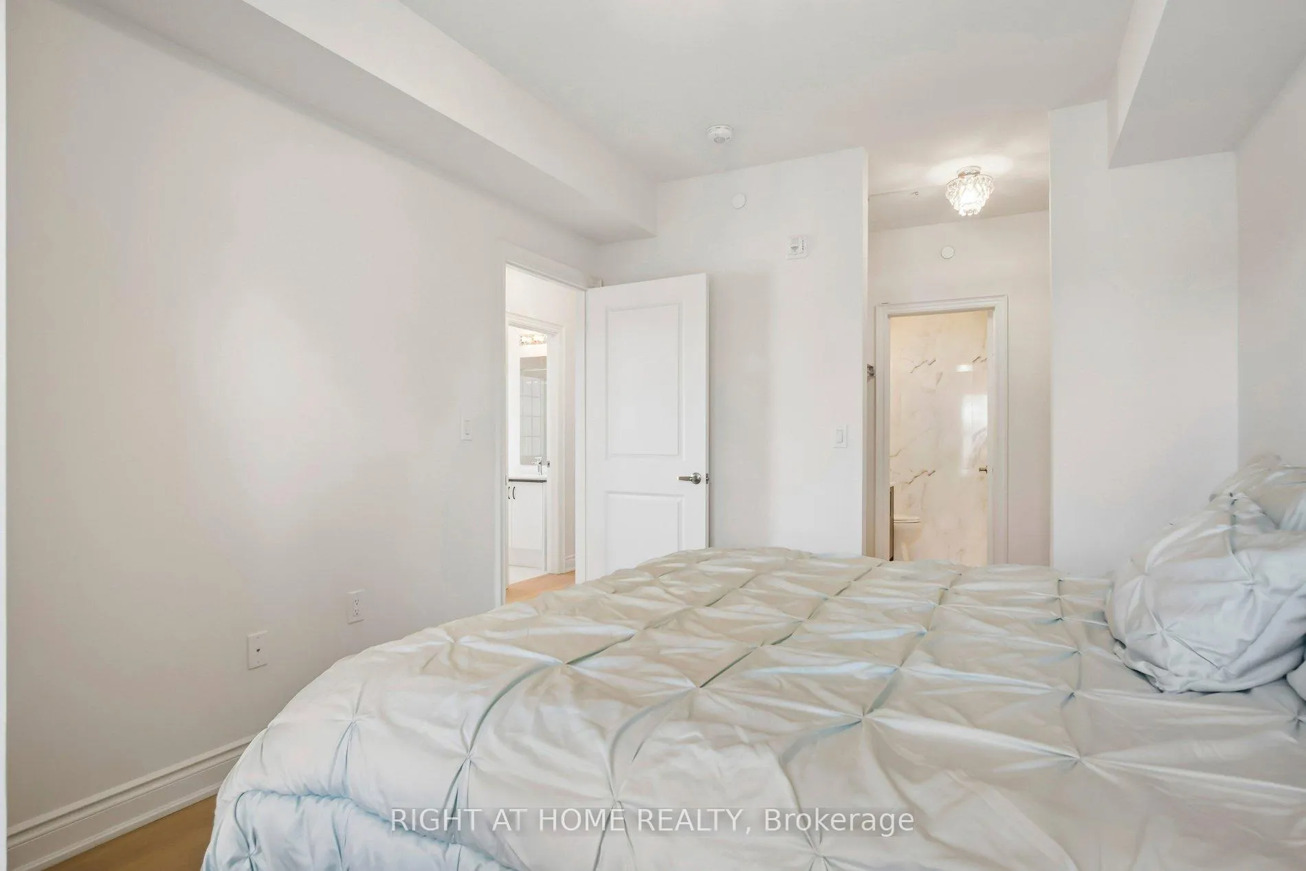 Photo 12 of Unit 406, 110 Grew Boulevard, Georgina, Sutton & Jackson's Point — HOMEH