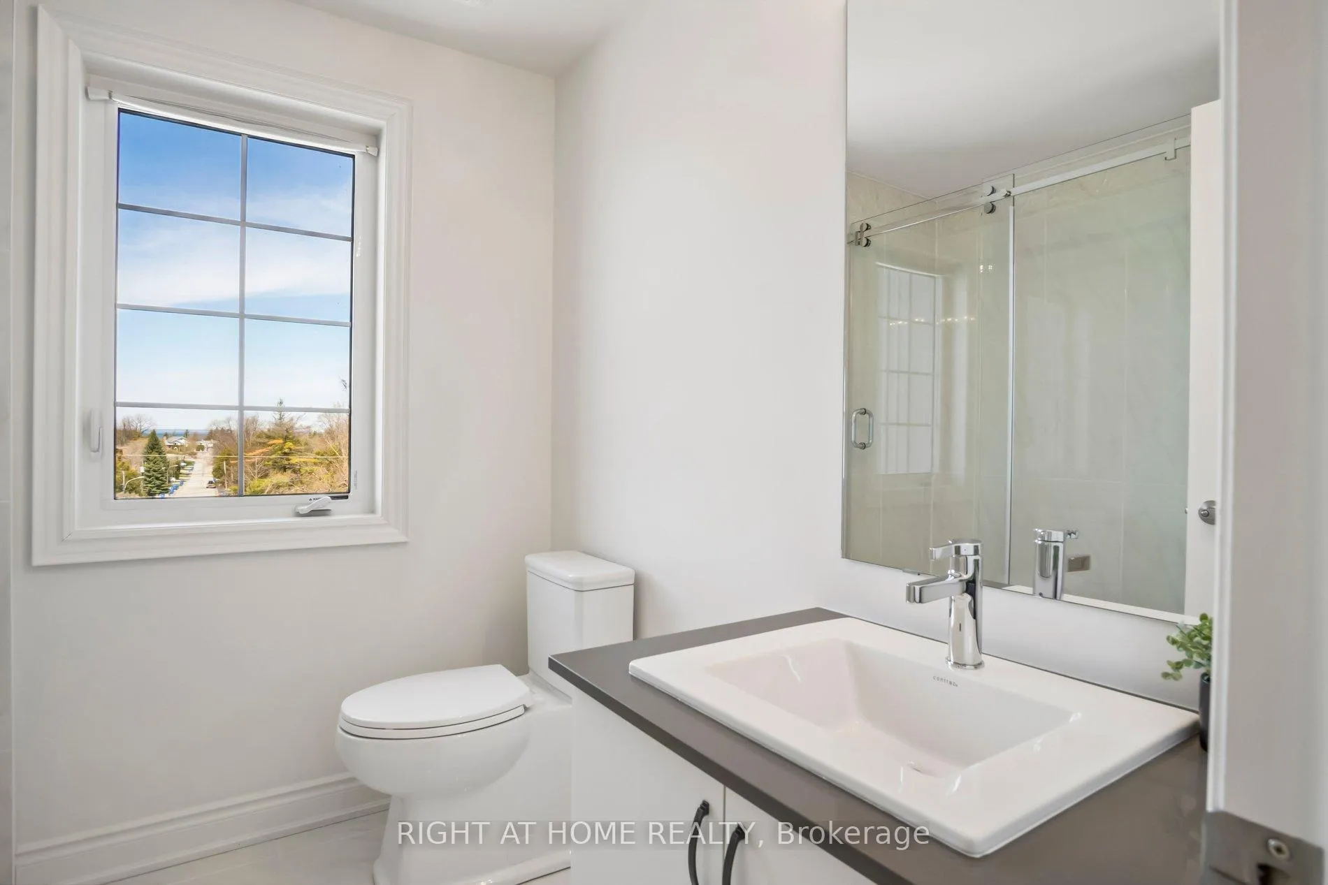 Photo 18 of Unit 406, 110 Grew Boulevard, Georgina, Sutton & Jackson's Point — HOMEH