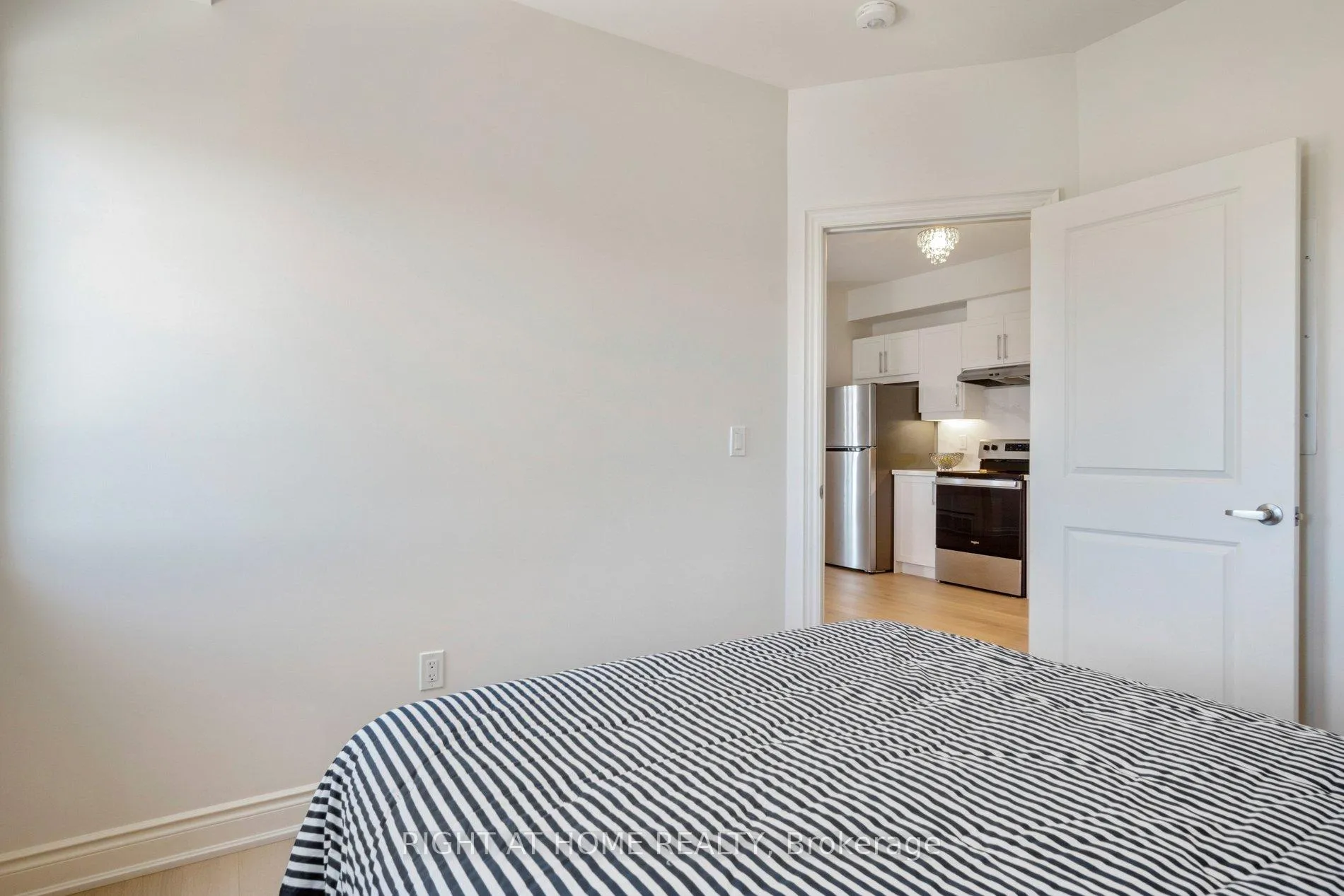 Photo 21 of Unit 406, 110 Grew Boulevard, Georgina, Sutton & Jackson's Point — HOMEH