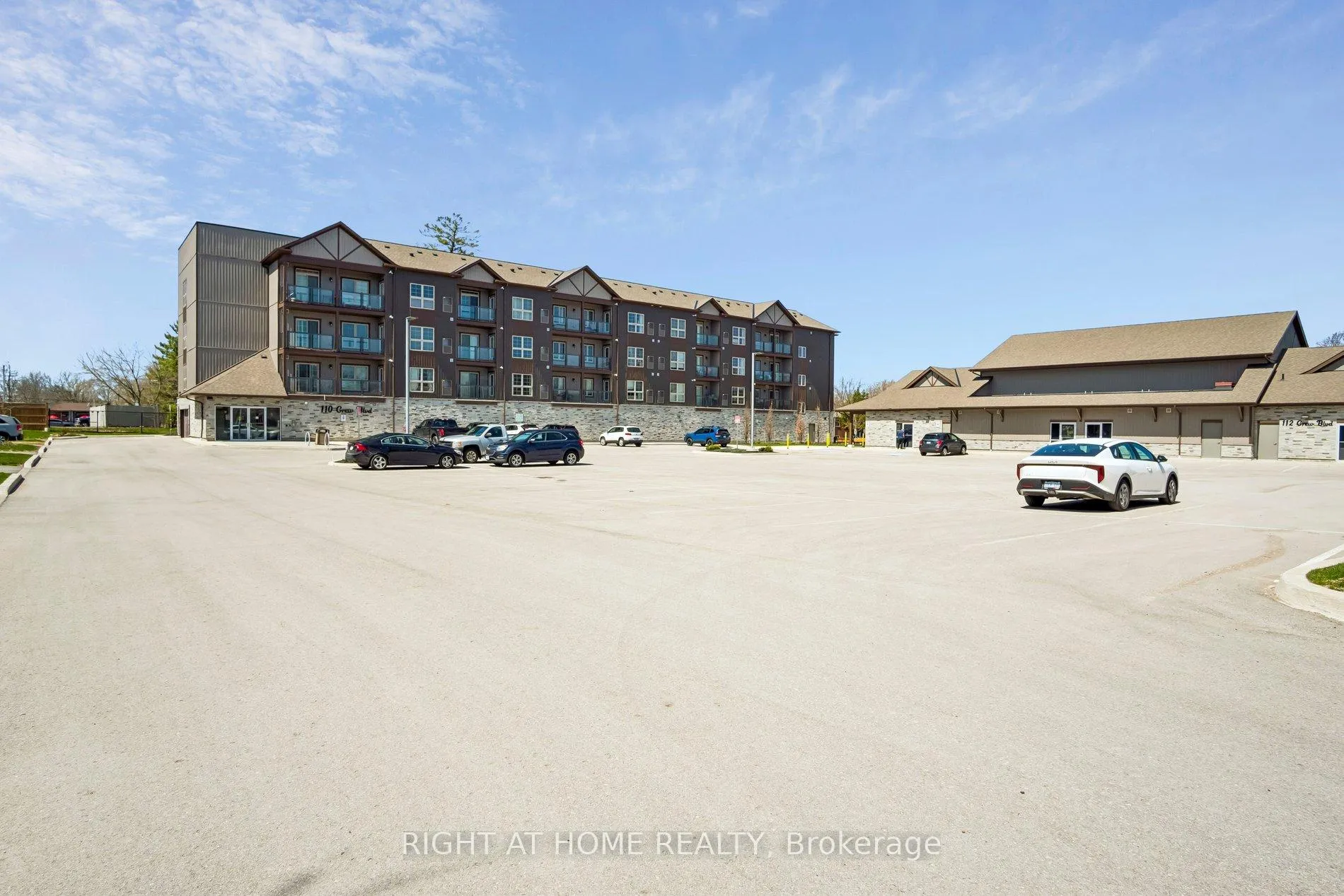 Photo 23 of Unit 406, 110 Grew Boulevard, Georgina, Sutton & Jackson's Point — HOMEH