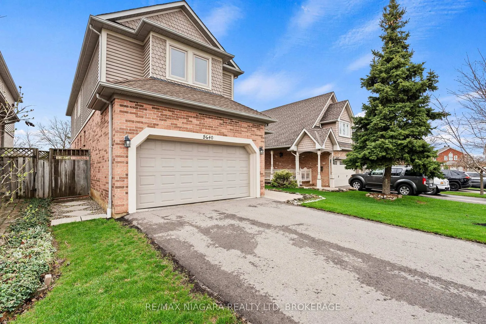 Photo 3 of 5640 Wells Place, Mississauga, Central Erin Mills — HOMEH