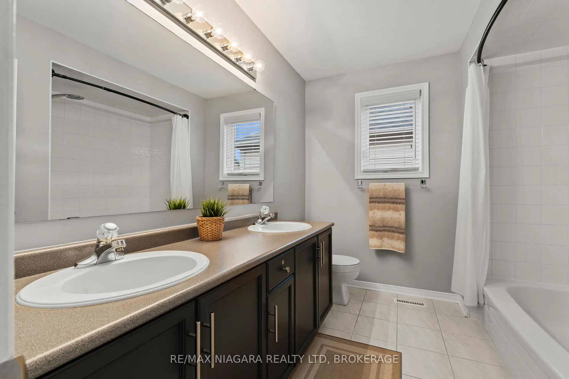 Photo 35 of 5640 Wells Place, Mississauga, Central Erin Mills — HOMEH
