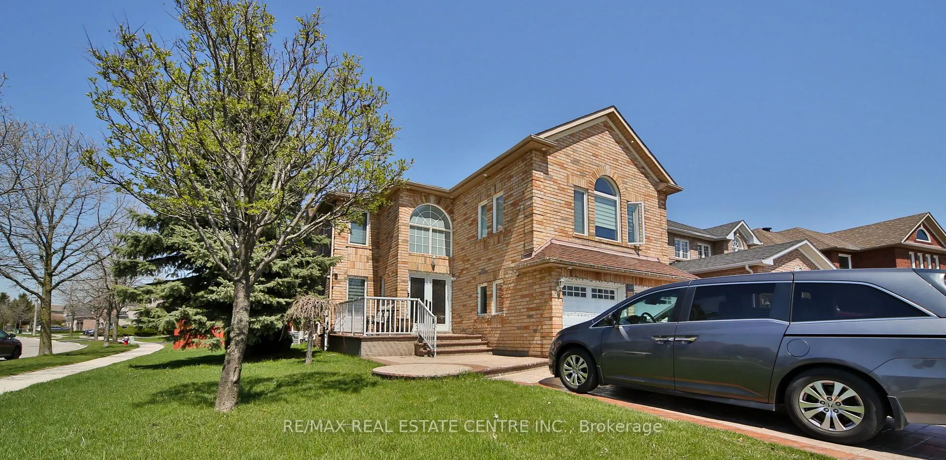 Front of 5539 Loonlake Avenue