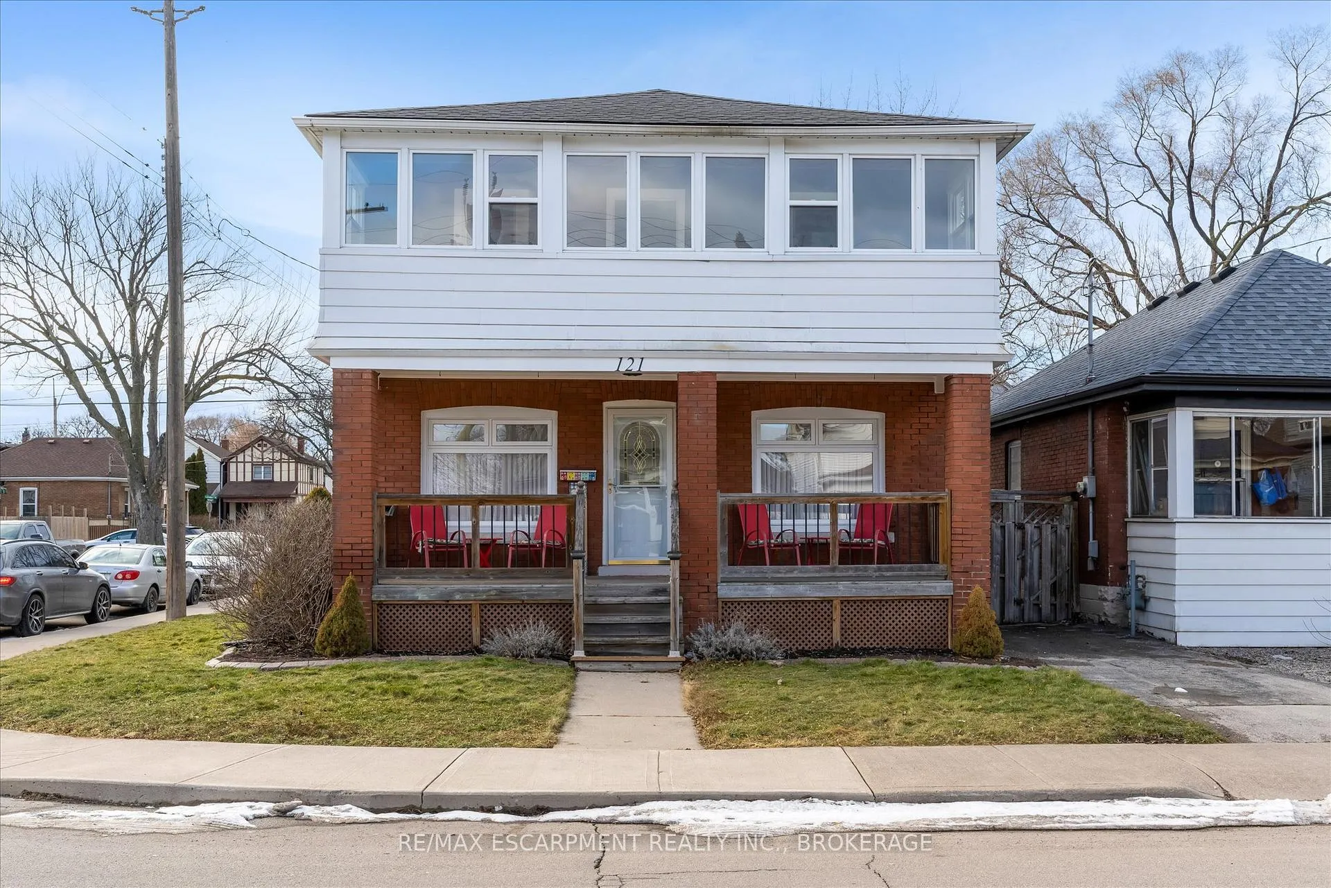 Front of 121 Edgemont Street N