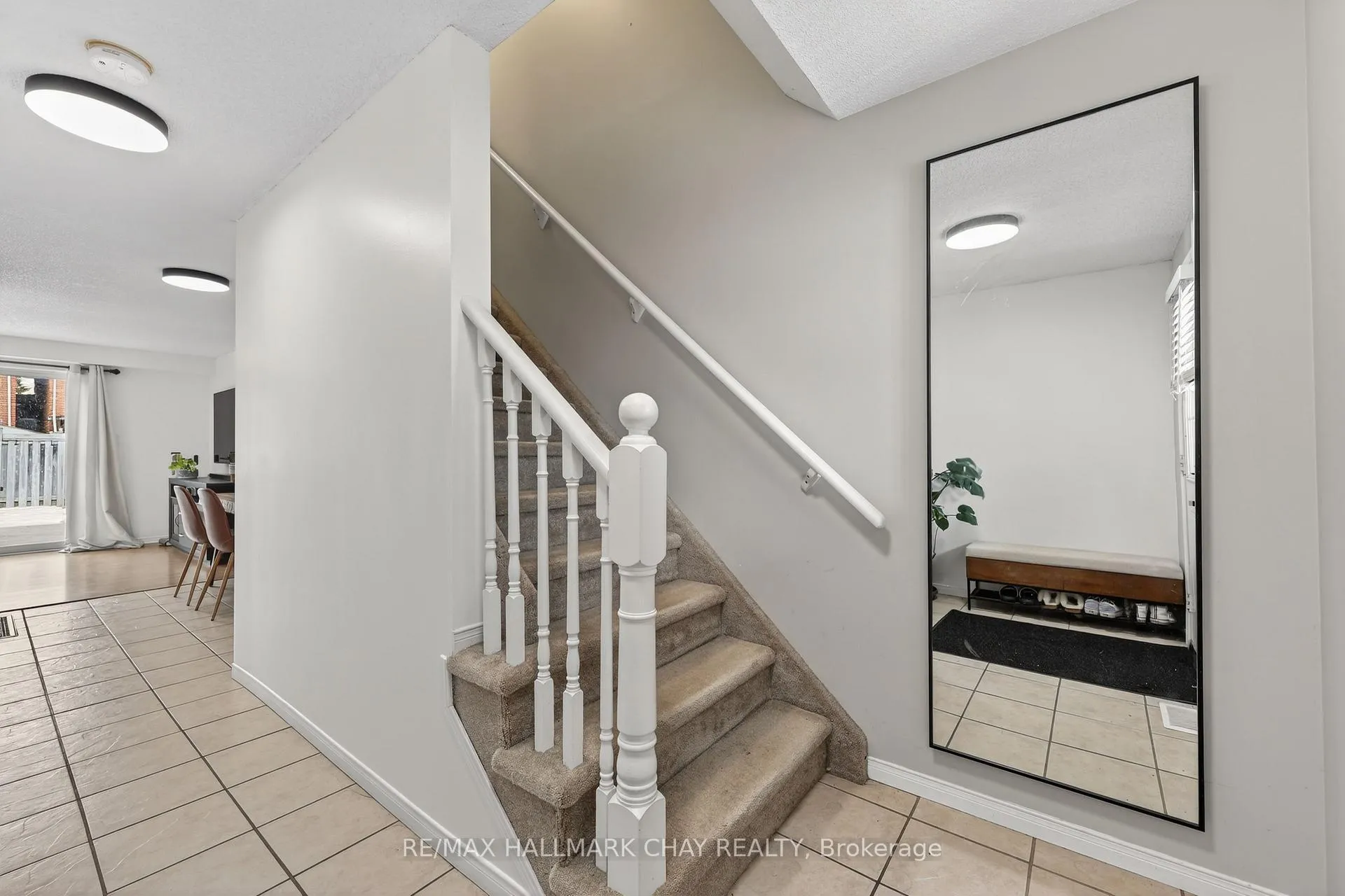 Photo 3 of 94 Lee Crescent, Barrie, Holly — HOMEH