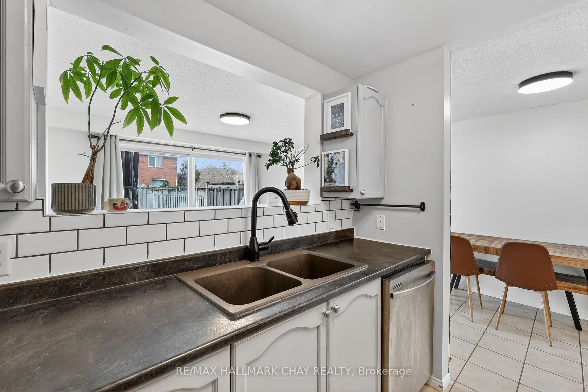 Photo 6 of 94 Lee Crescent, Barrie, Holly — HOMEH
