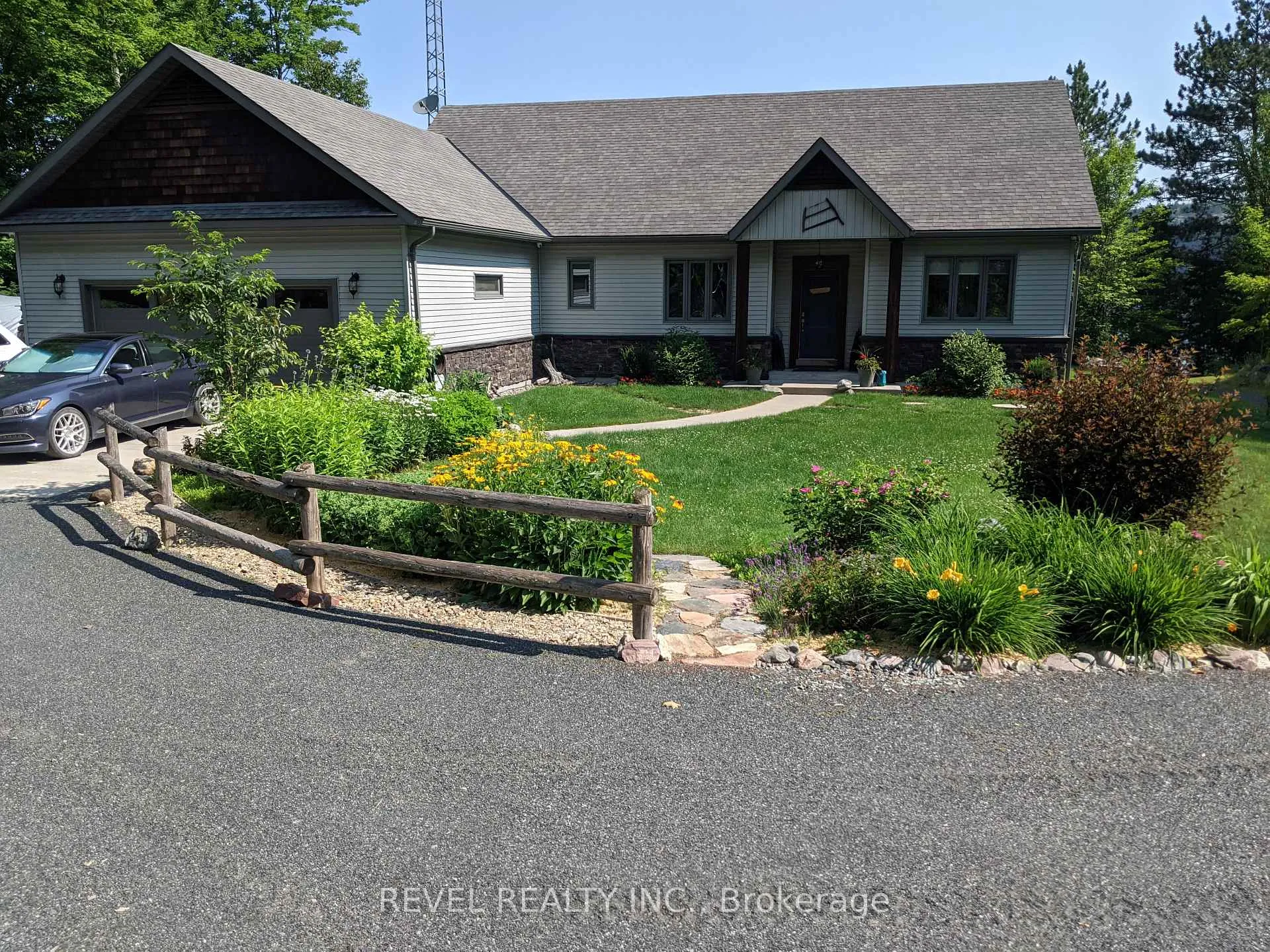 Photo 3 of 82 Bobcat Trail, Elliot Lake — HOMEH