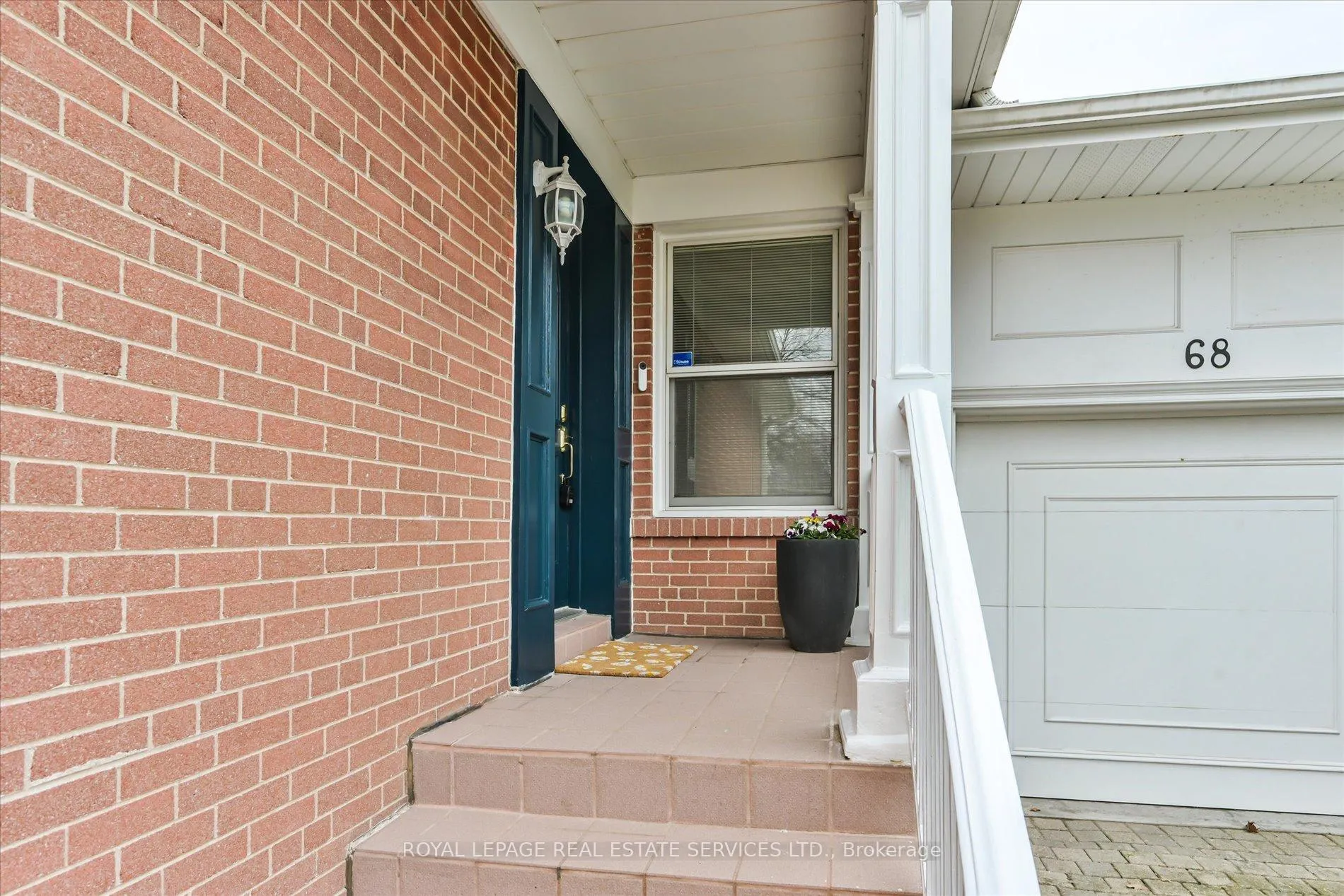 Photo 3 of 68 Renault Crescent, Etobicoke, Humber Heights — HOMEH