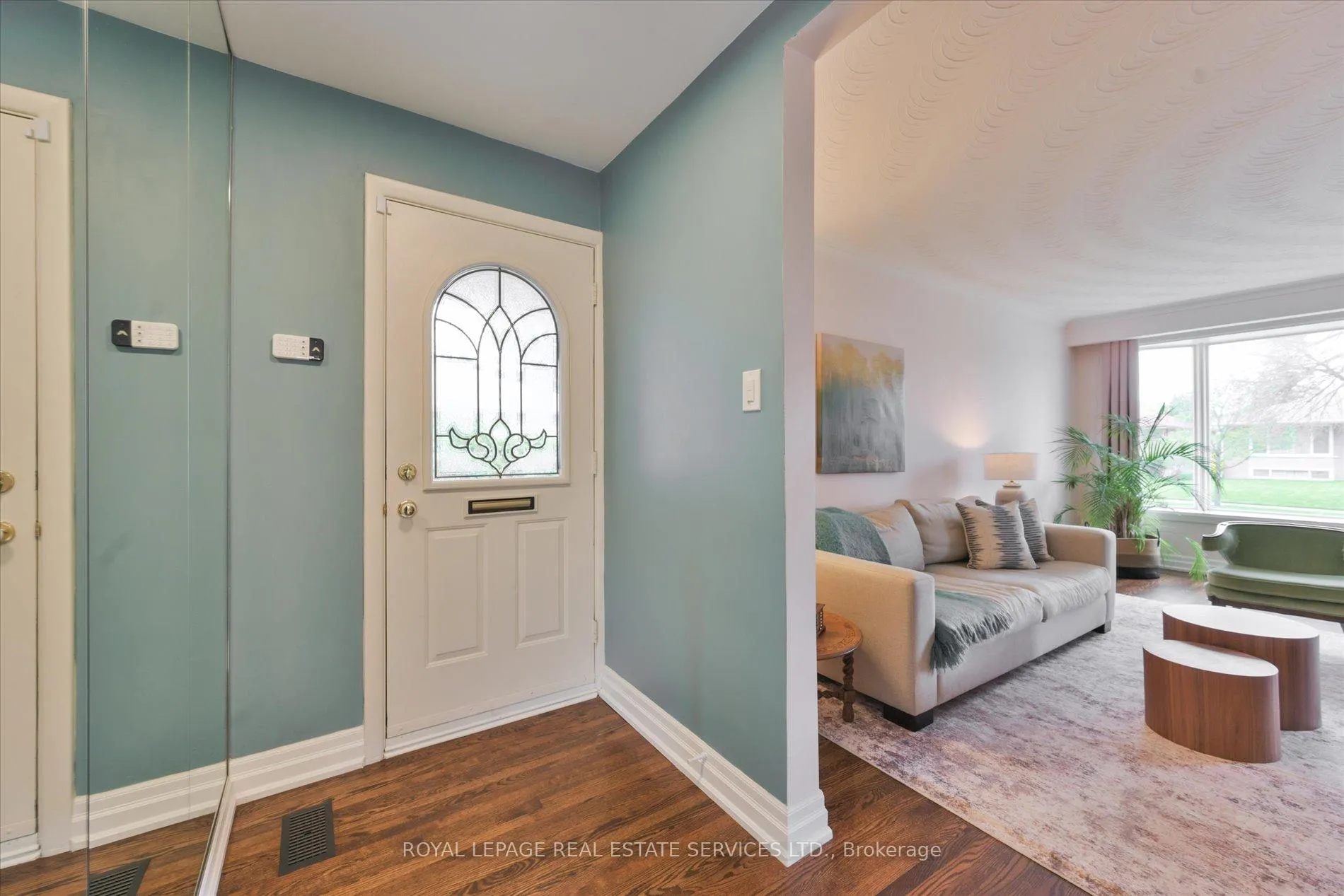 Photo 4 of 68 Renault Crescent, Etobicoke, Humber Heights — HOMEH