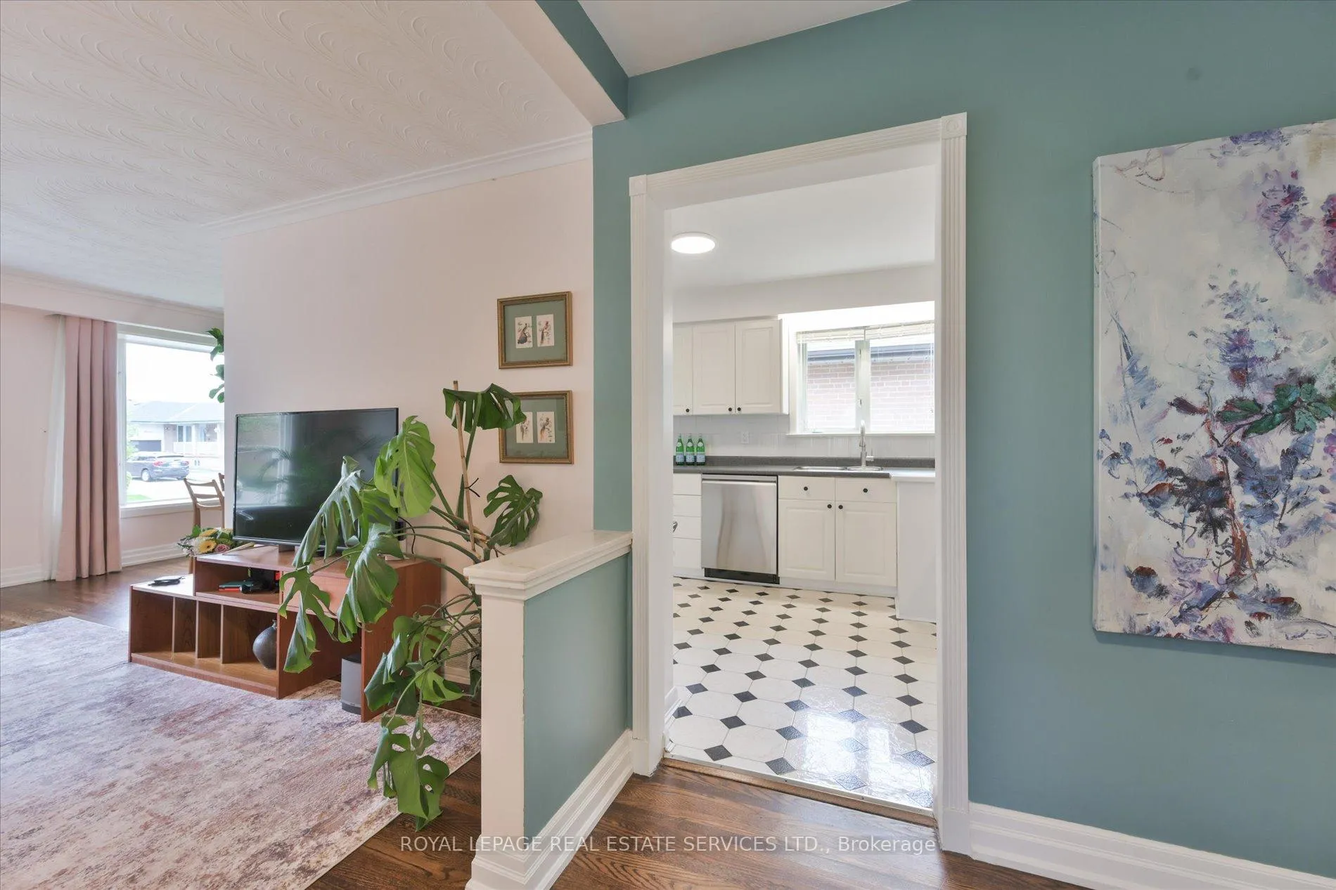 Photo 5 of 68 Renault Crescent, Etobicoke, Humber Heights — HOMEH