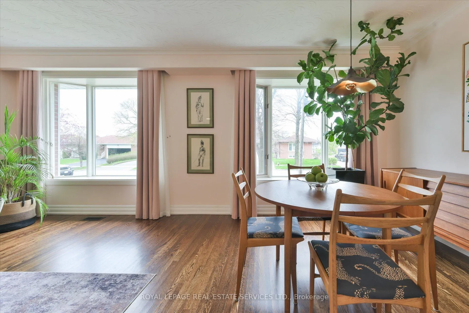 Photo 10 of 68 Renault Crescent, Etobicoke, Humber Heights — HOMEH