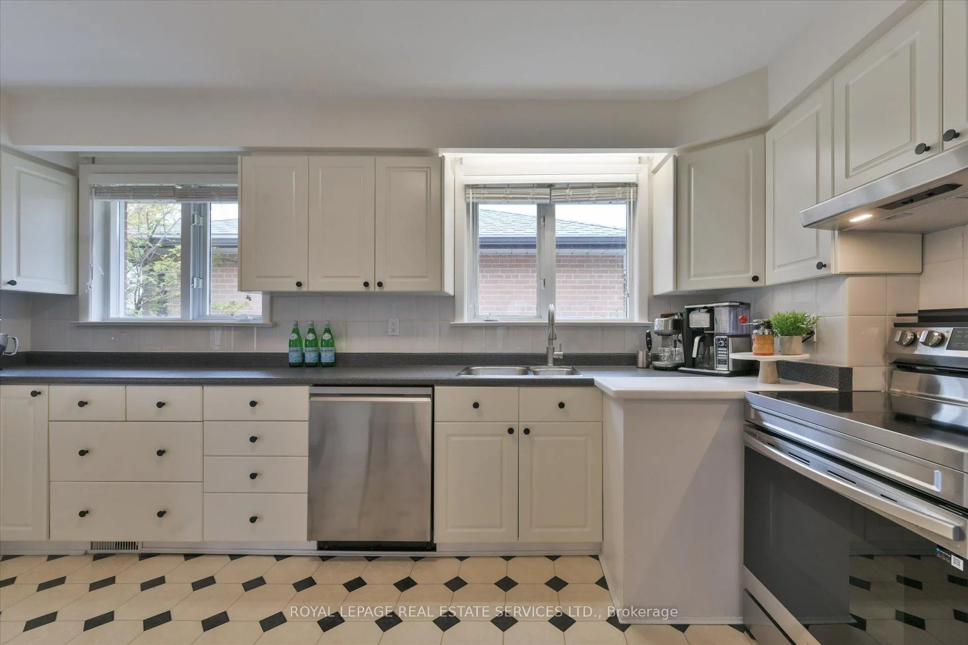 Photo 12 of 68 Renault Crescent, Etobicoke, Humber Heights — HOMEH