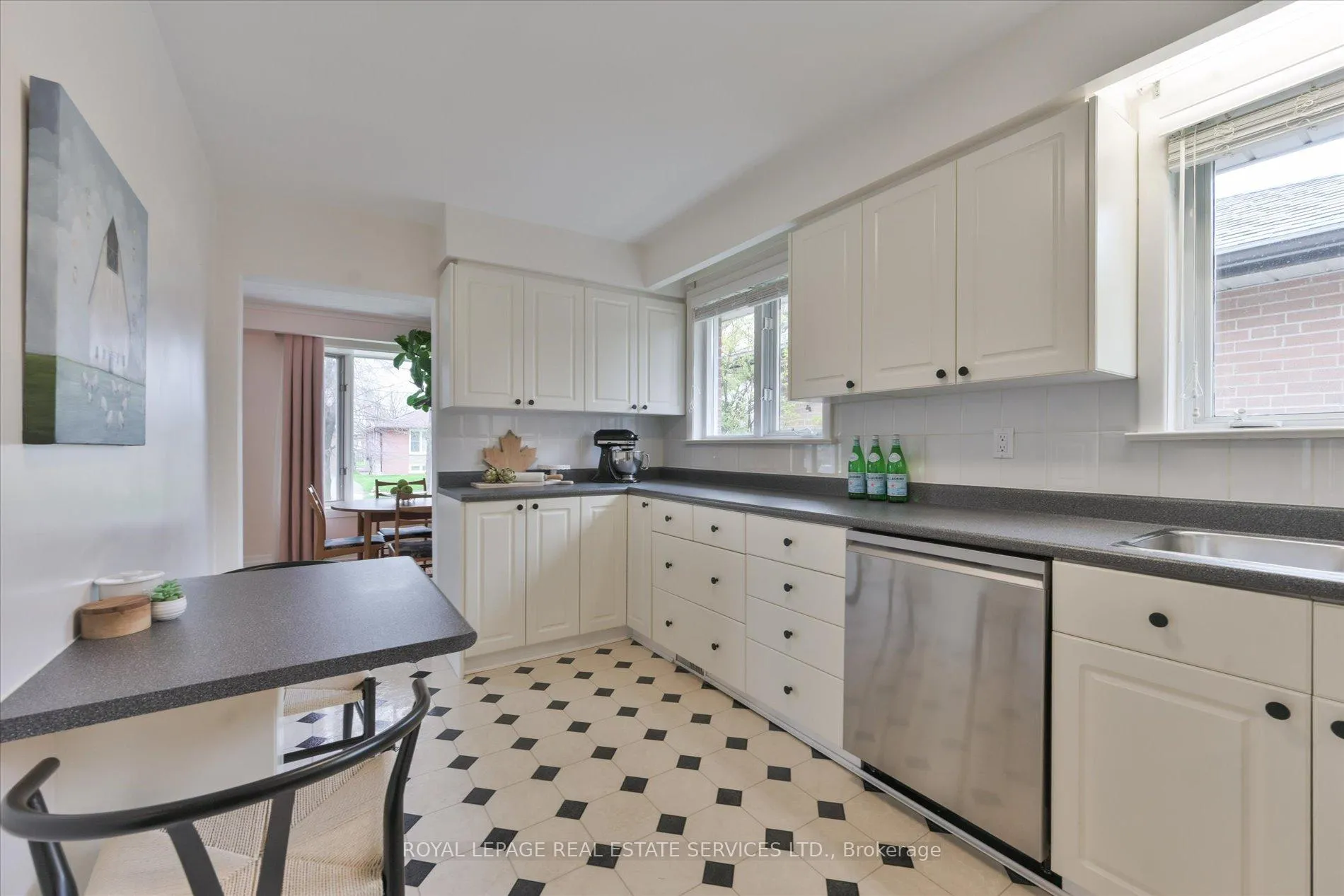 Photo 13 of 68 Renault Crescent, Etobicoke, Humber Heights — HOMEH