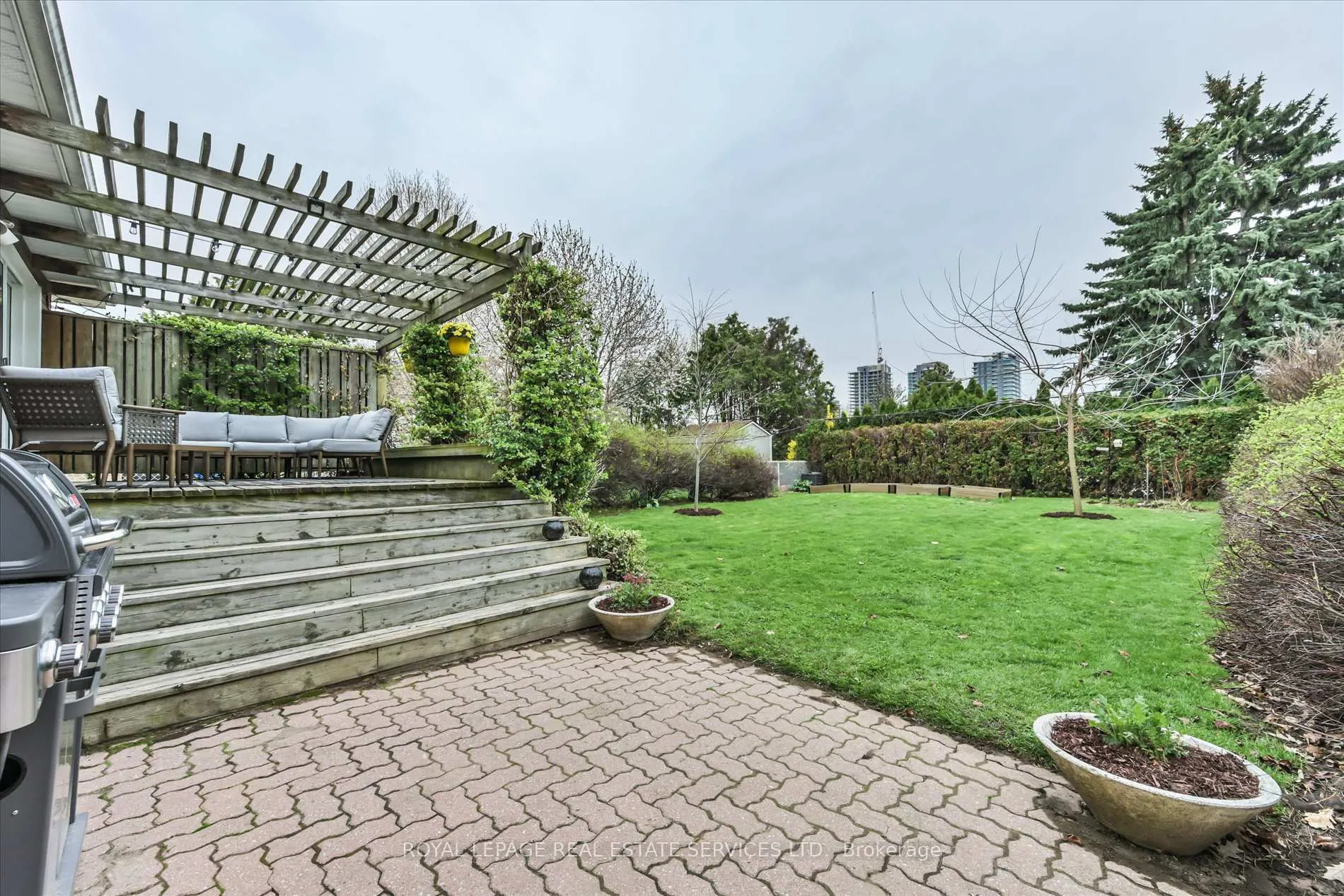 Photo 33 of 68 Renault Crescent, Etobicoke, Humber Heights — HOMEH