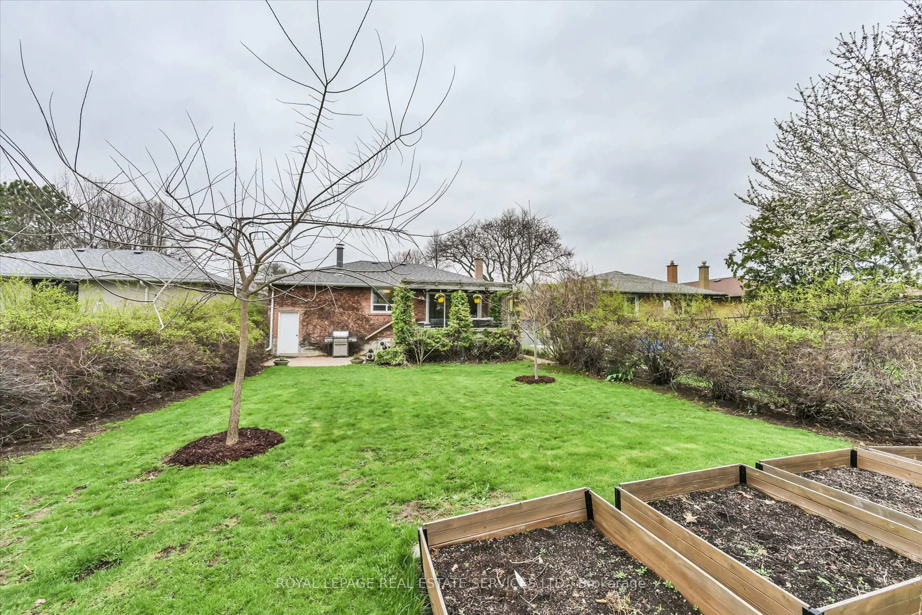 Photo 35 of 68 Renault Crescent, Etobicoke, Humber Heights — HOMEH