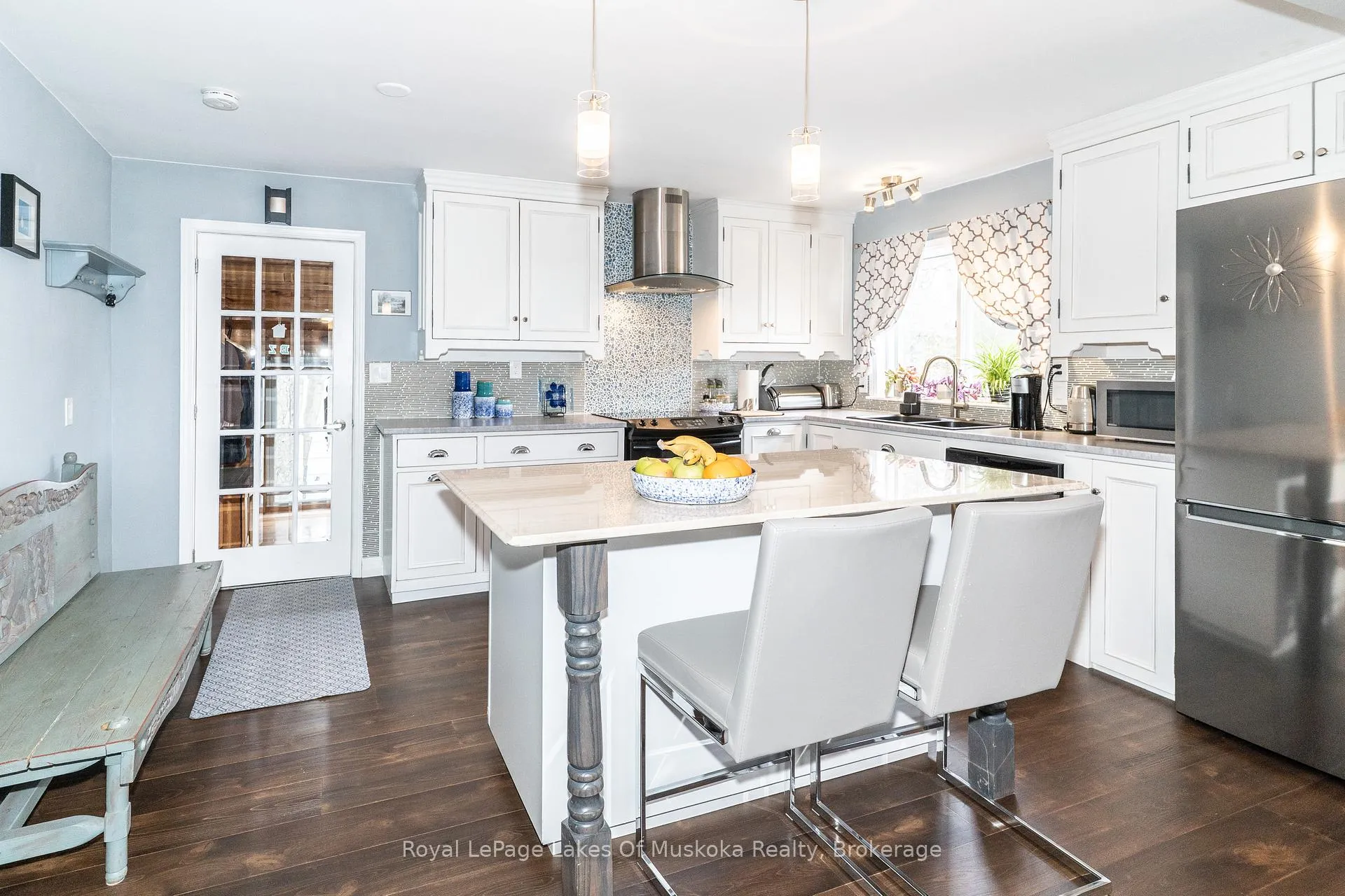 Photo 2 of 295 Bishop Street, Gravenhurst, Muskoka (S) — HOMEH