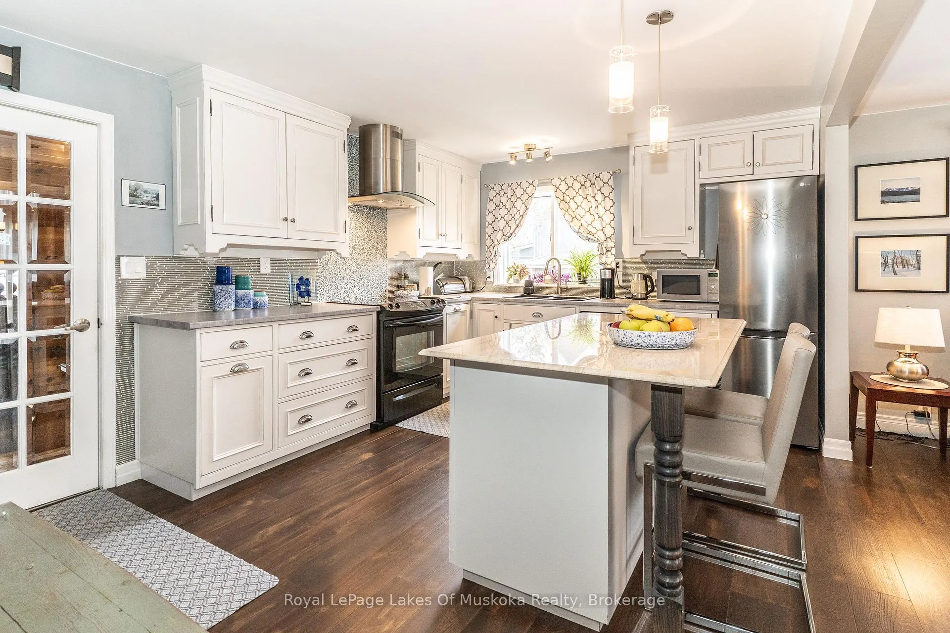 Photo 3 of 295 Bishop Street, Gravenhurst, Muskoka (S) — HOMEH