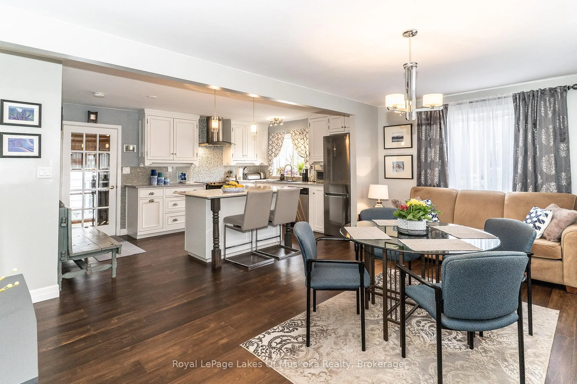Photo 4 of 295 Bishop Street, Gravenhurst, Muskoka (S) — HOMEH