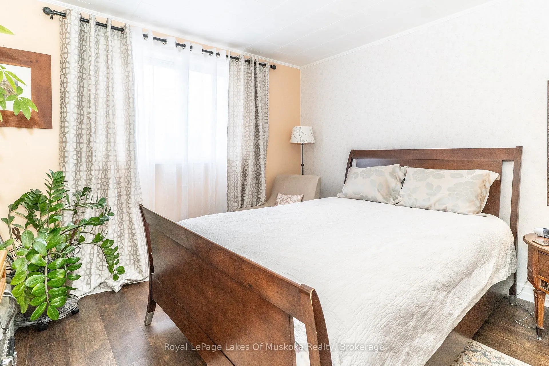 Photo 16 of 295 Bishop Street, Gravenhurst, Muskoka (S) — HOMEH