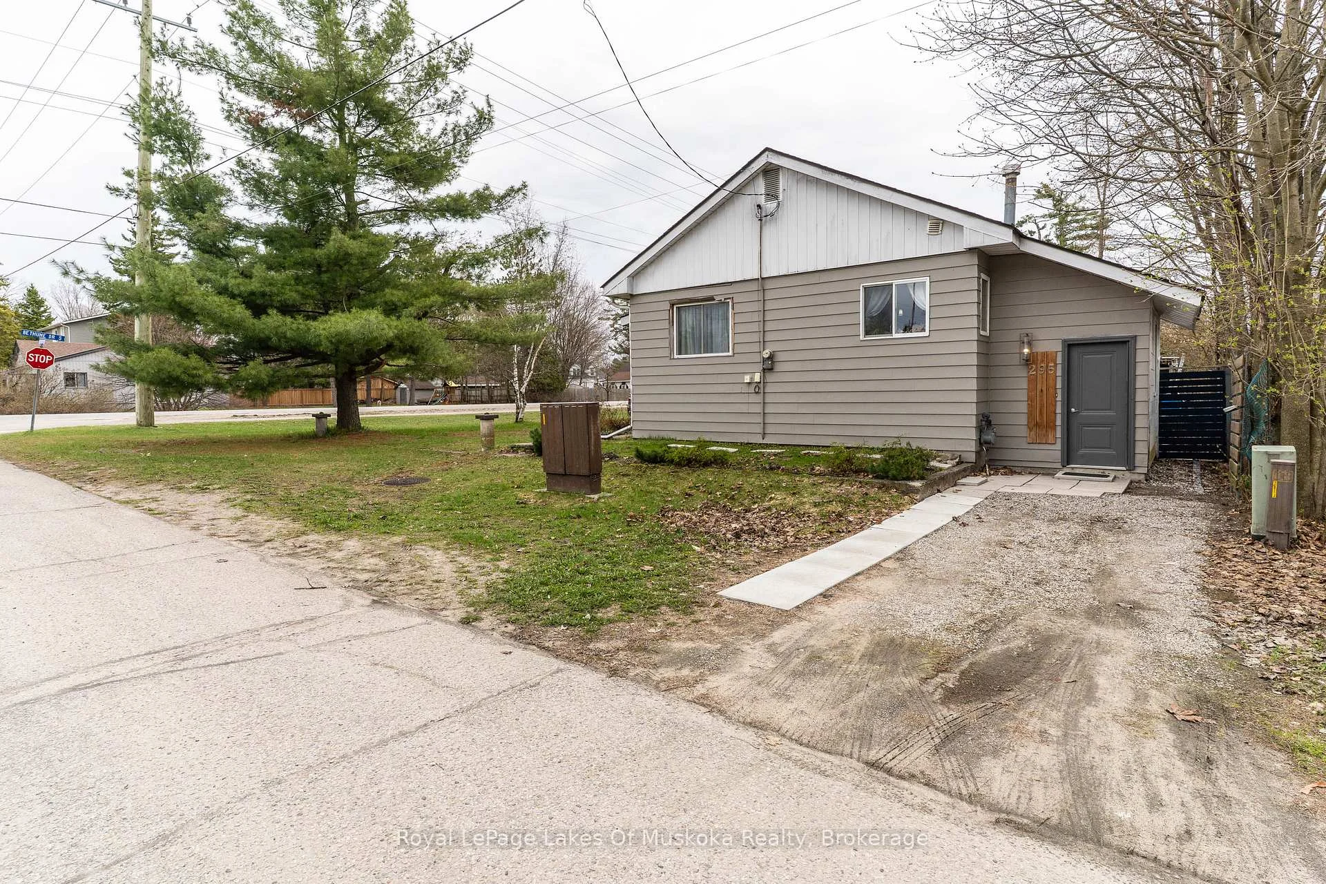 Photo 49 of 295 Bishop Street, Gravenhurst, Muskoka (S) — HOMEH