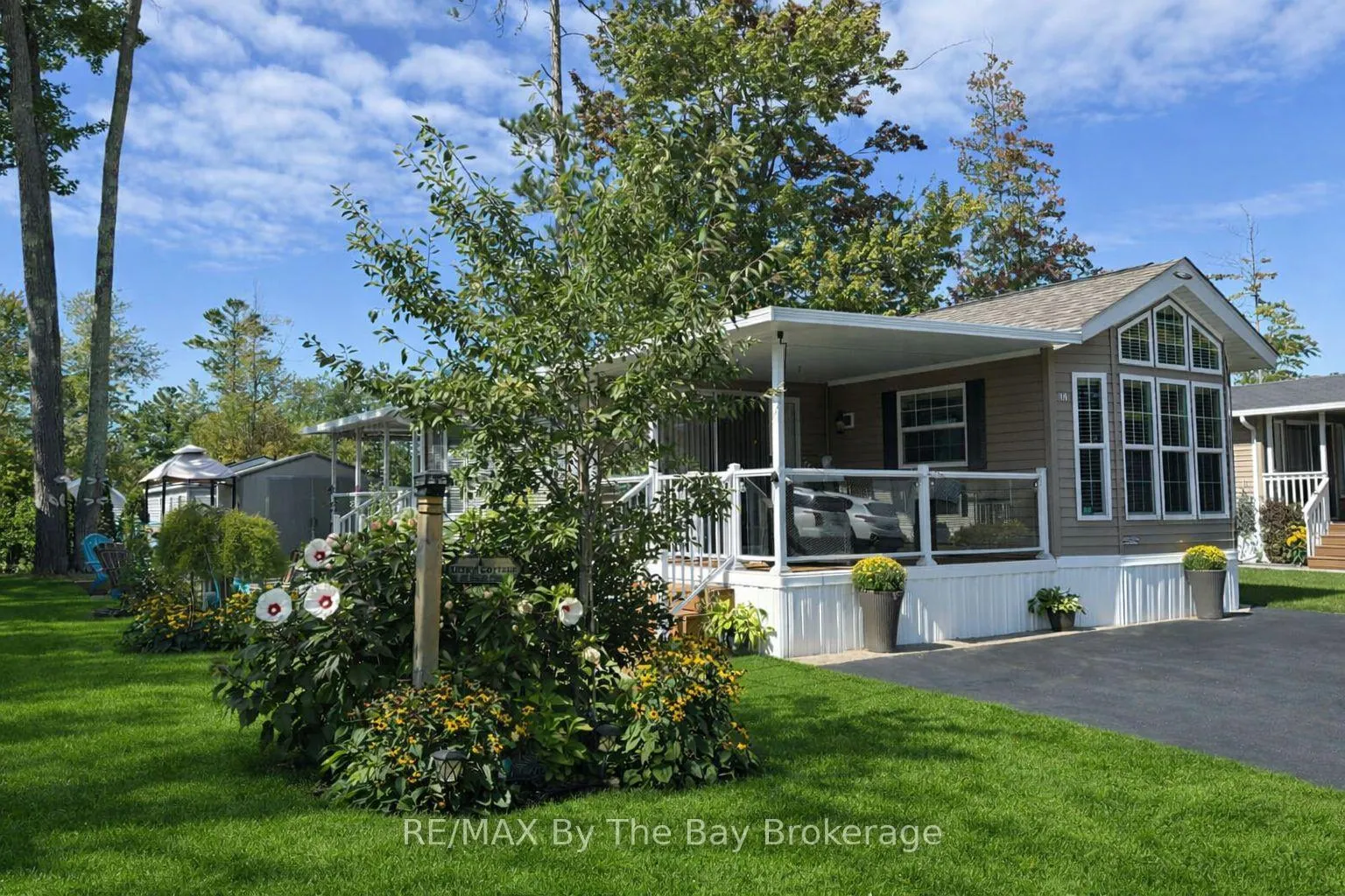 Photo 1 of 10 White Pines Trail, Wasaga Beach — HOMEH