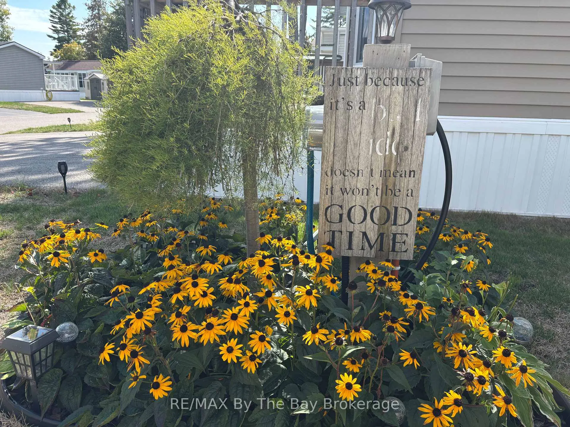 Photo 4 of 10 White Pines Trail, Wasaga Beach — HOMEH