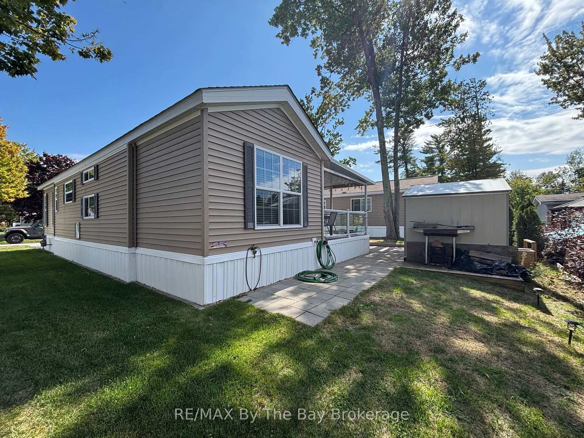 Photo 16 of 10 White Pines Trail, Wasaga Beach — HOMEH