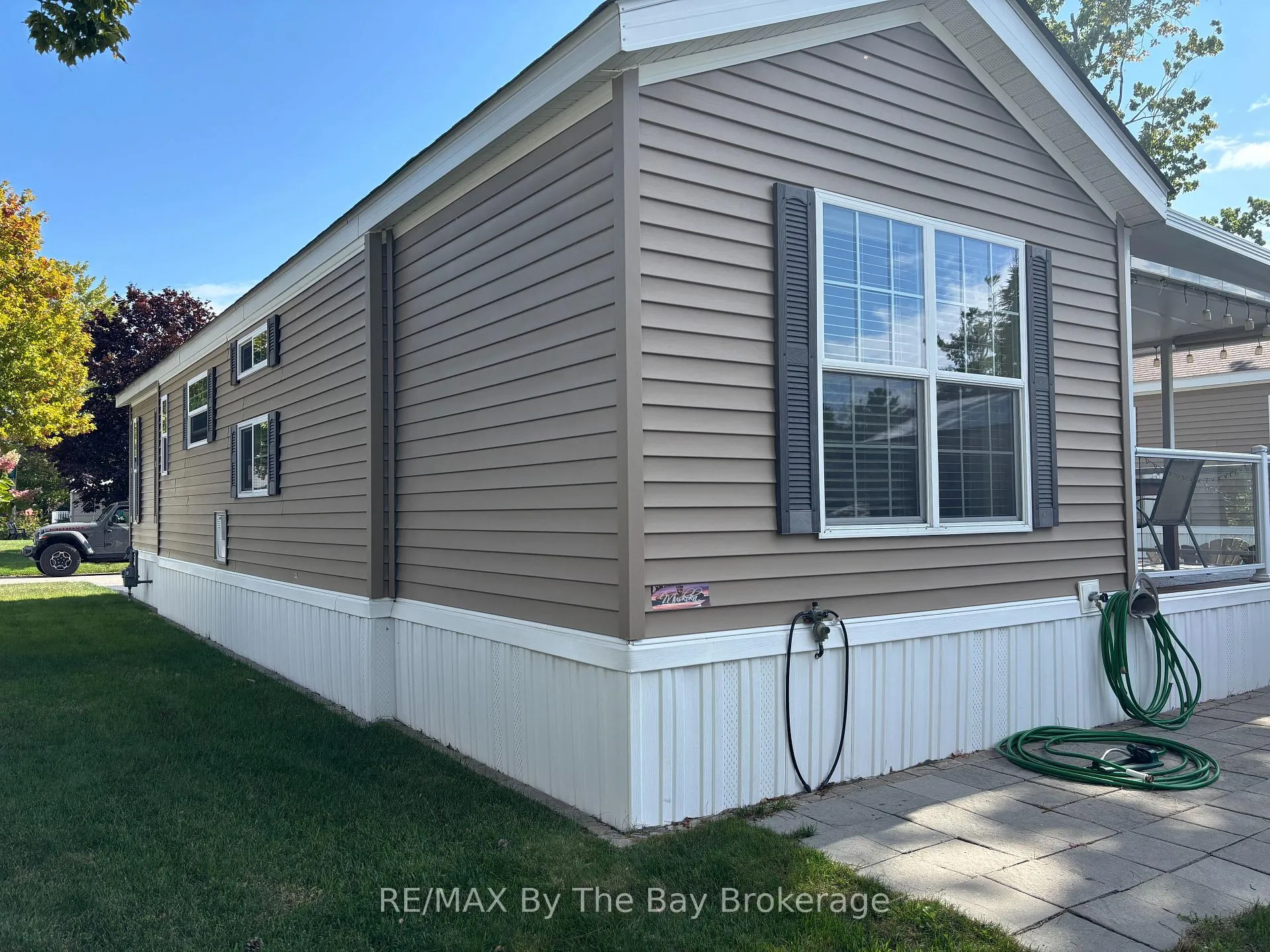 Photo 17 of 10 White Pines Trail, Wasaga Beach — HOMEH