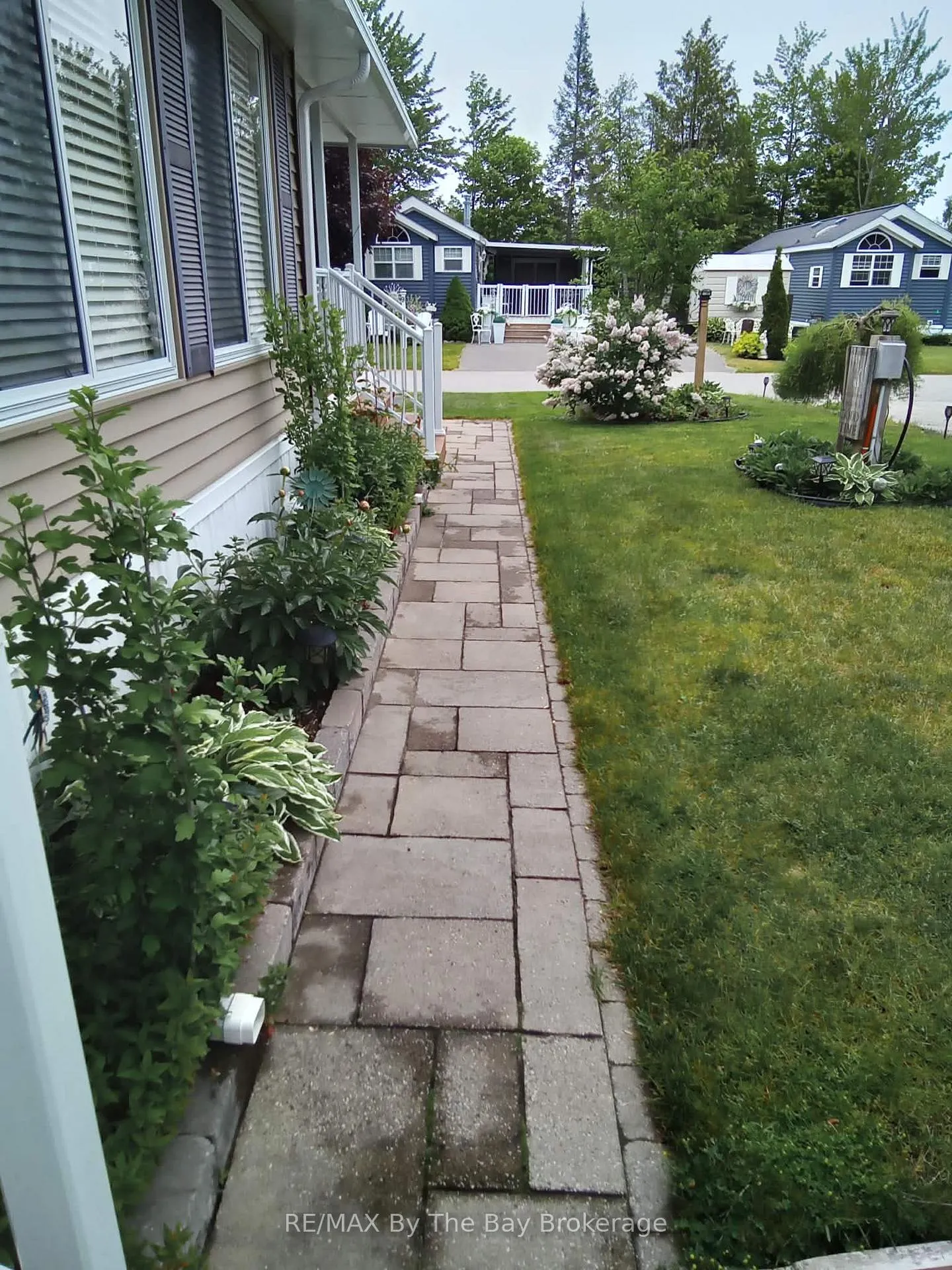 Photo 25 of 10 White Pines Trail, Wasaga Beach — HOMEH