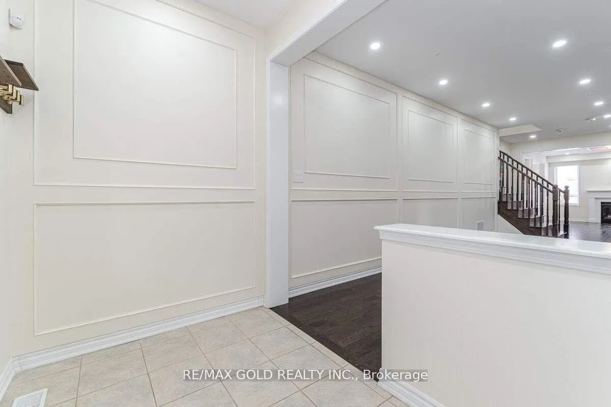 Photo 2 of 31 Troyer Street, Brampton, Northwest Brampton — HOMEH