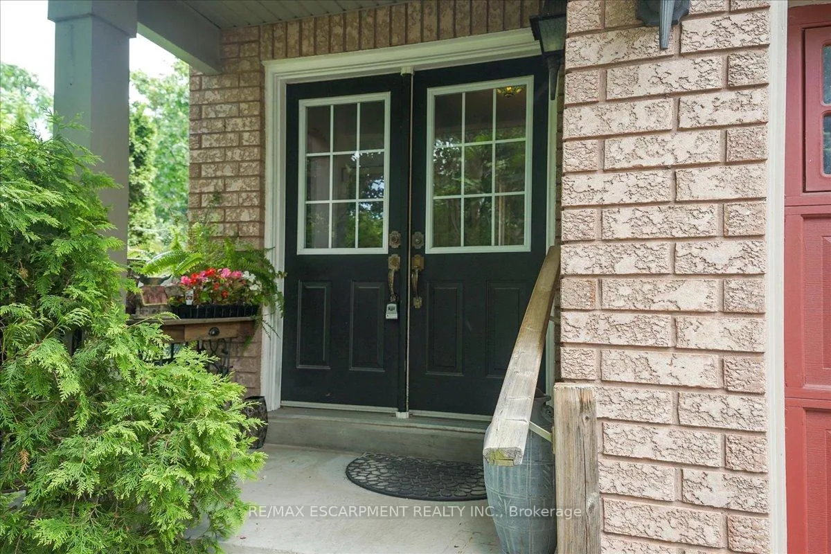 Photo 2 of 5224 Thornburn Drive, Burlington, Uptown — HOMEH