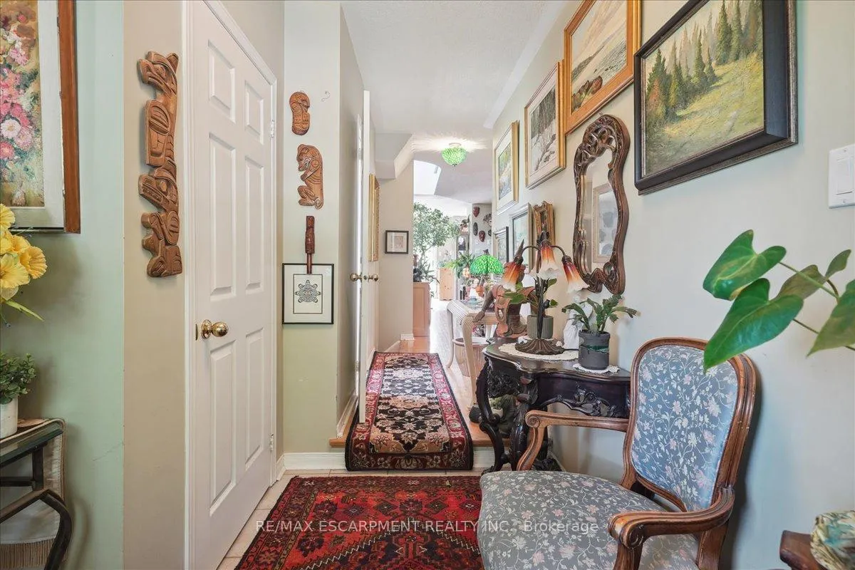 Photo 4 of 5224 Thornburn Drive, Burlington, Uptown — HOMEH