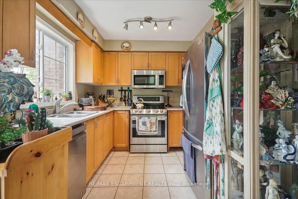 Photo 8 of 5224 Thornburn Drive, Burlington, Uptown — HOMEH