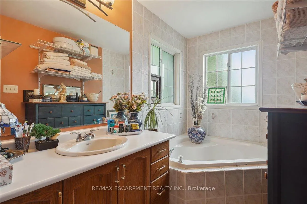 Photo 13 of 5224 Thornburn Drive, Burlington, Uptown — HOMEH